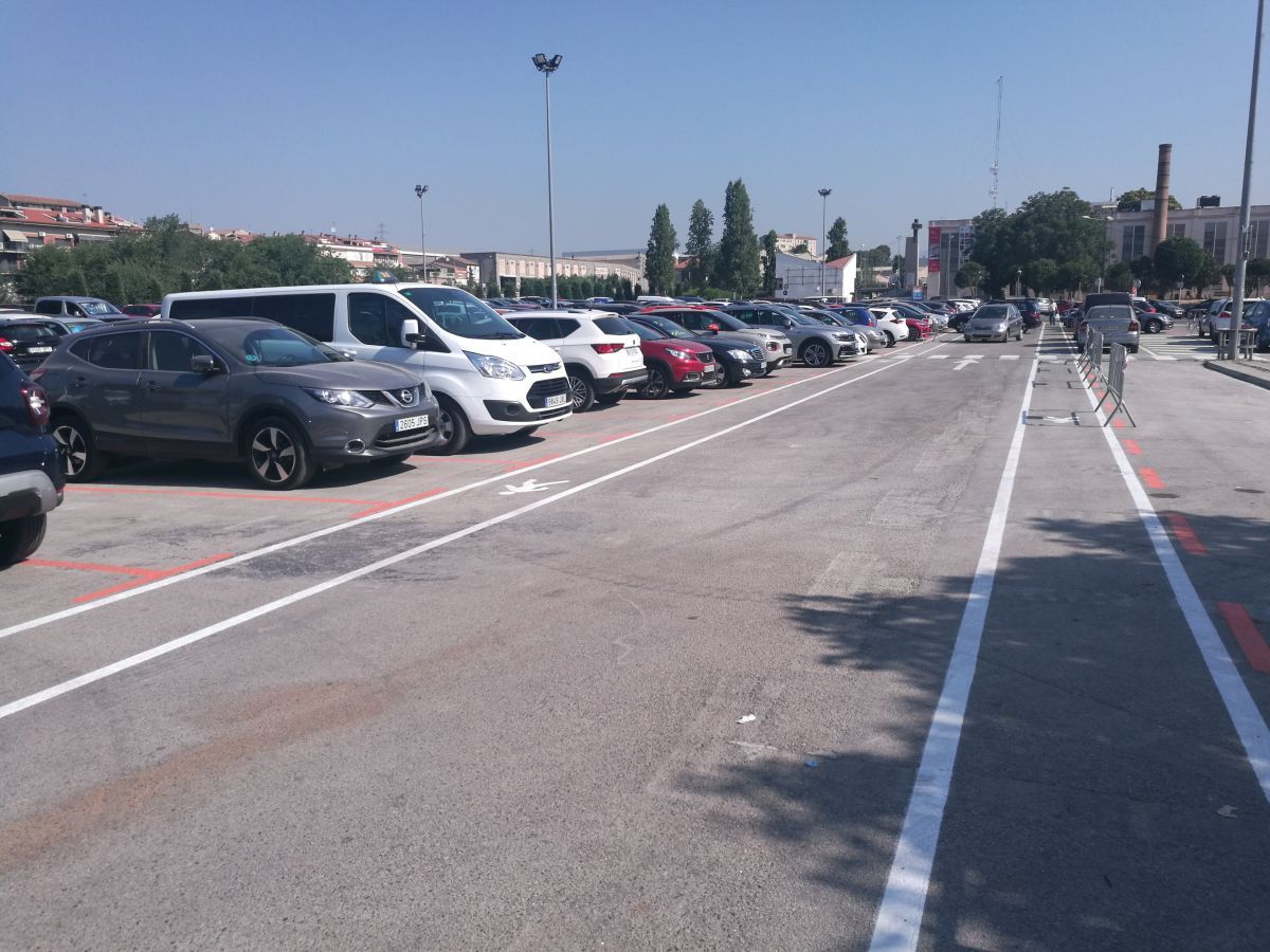 Zona taronja a l'aparcament de l'Escardívol a Rubí