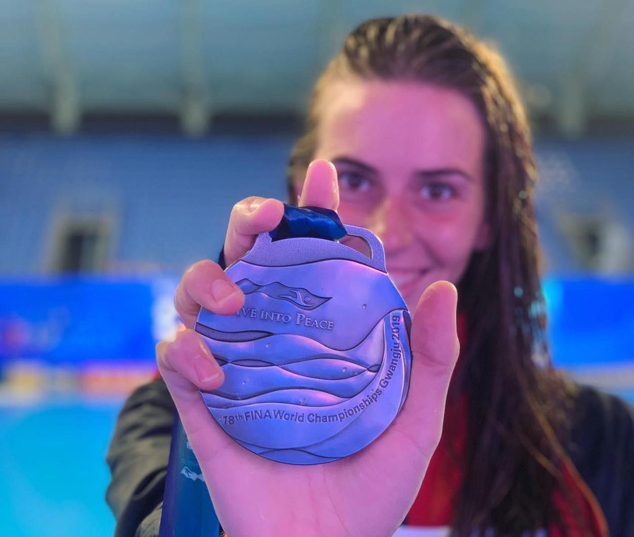 La rubinenca Bea Ortiz amb la medalla de plata del mundial de waterpolo | Cedida