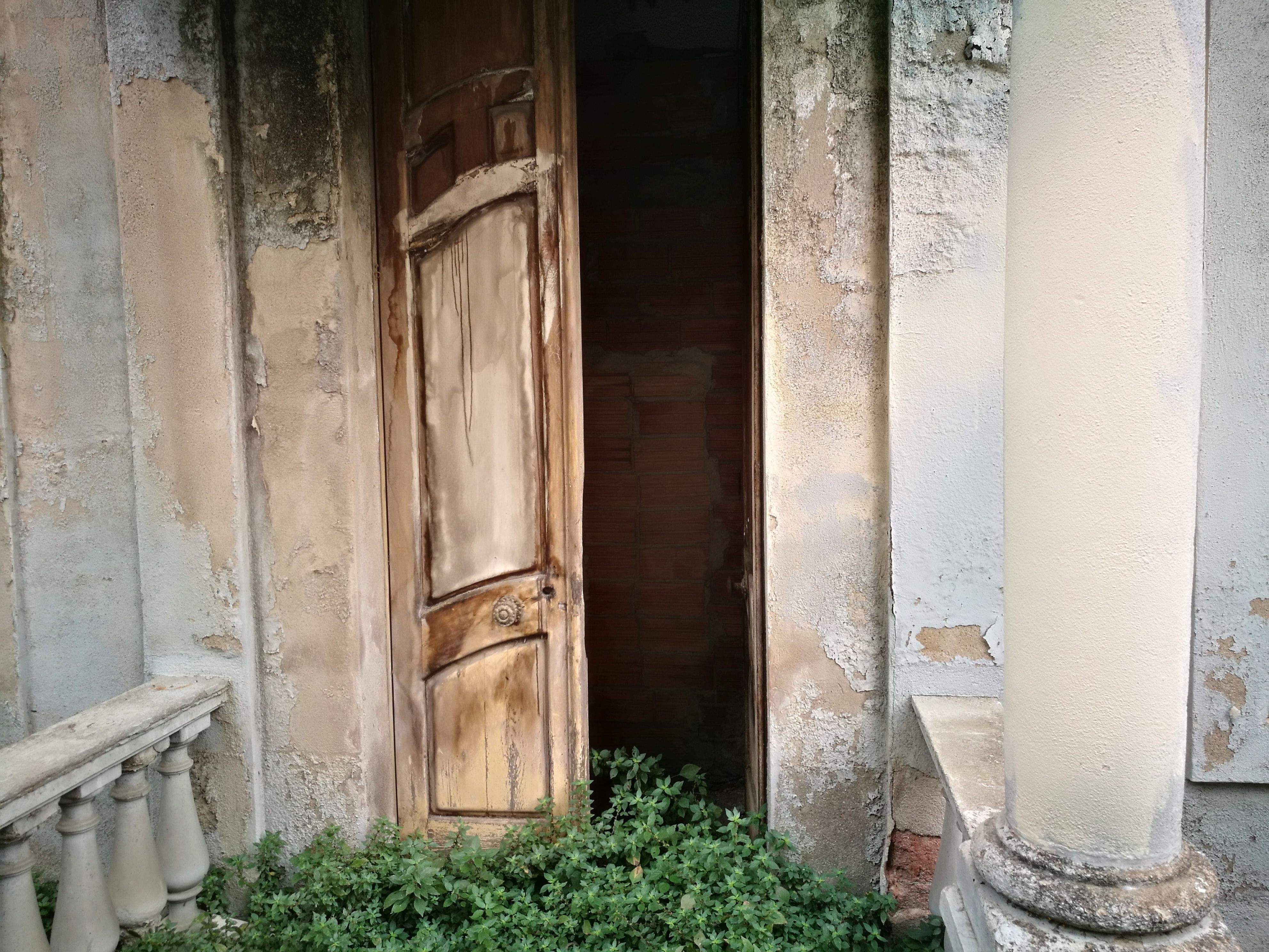 Entrada tapiada d'una de les cases d'en Rigol, actualment en estat d'abandonament FOTO: Arxiu Entrada tapiada d'una de les cases d'en Rigol, actualment en estat d'abandonament FOTO: Arxiu