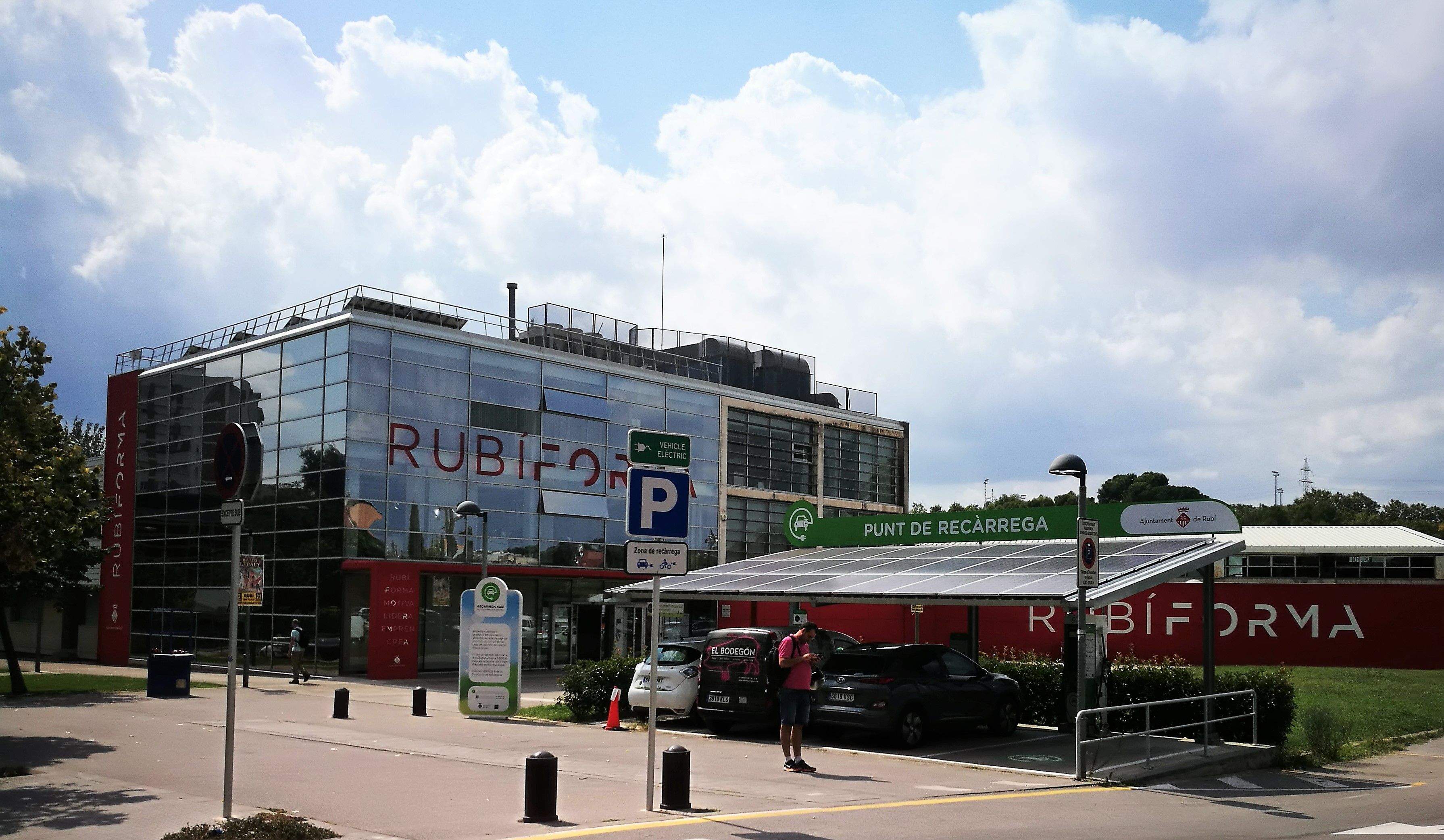 Les 22 contractacions corresponen als programes ‘Enfeina’t’ i ‘Treball als barris’, que es despleguen des de Rubí Forma