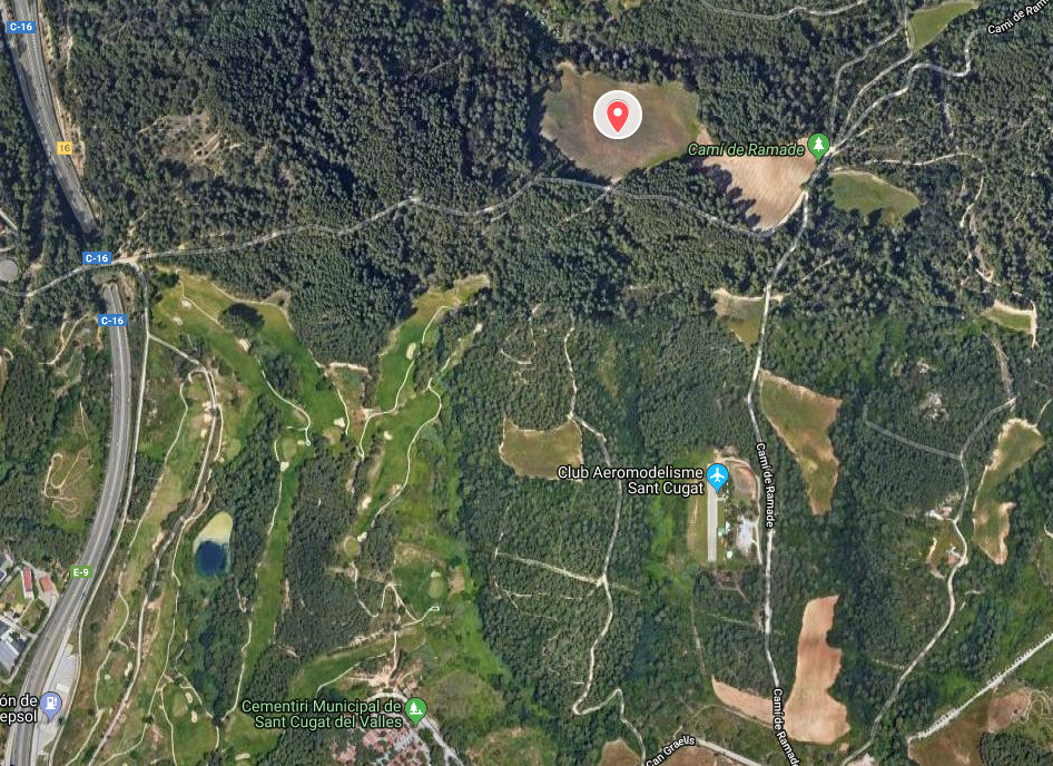 La festa era entre el golf Sant Joan i Can Barata, on està el marcador vermell