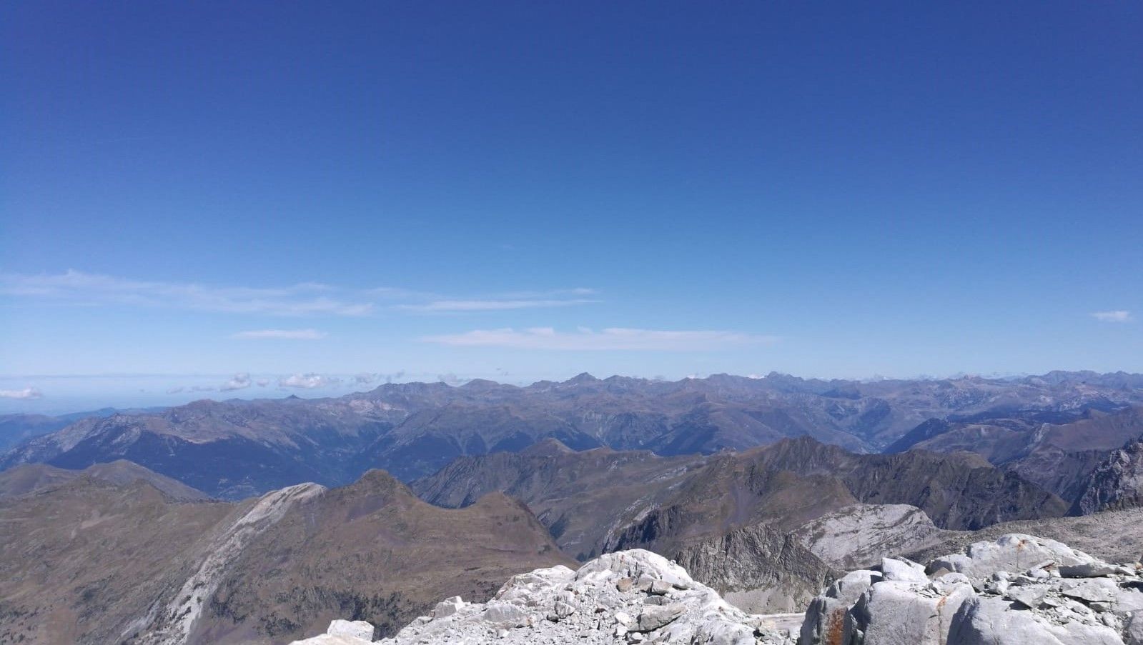 Vistes des de la glacera de l'Aneto