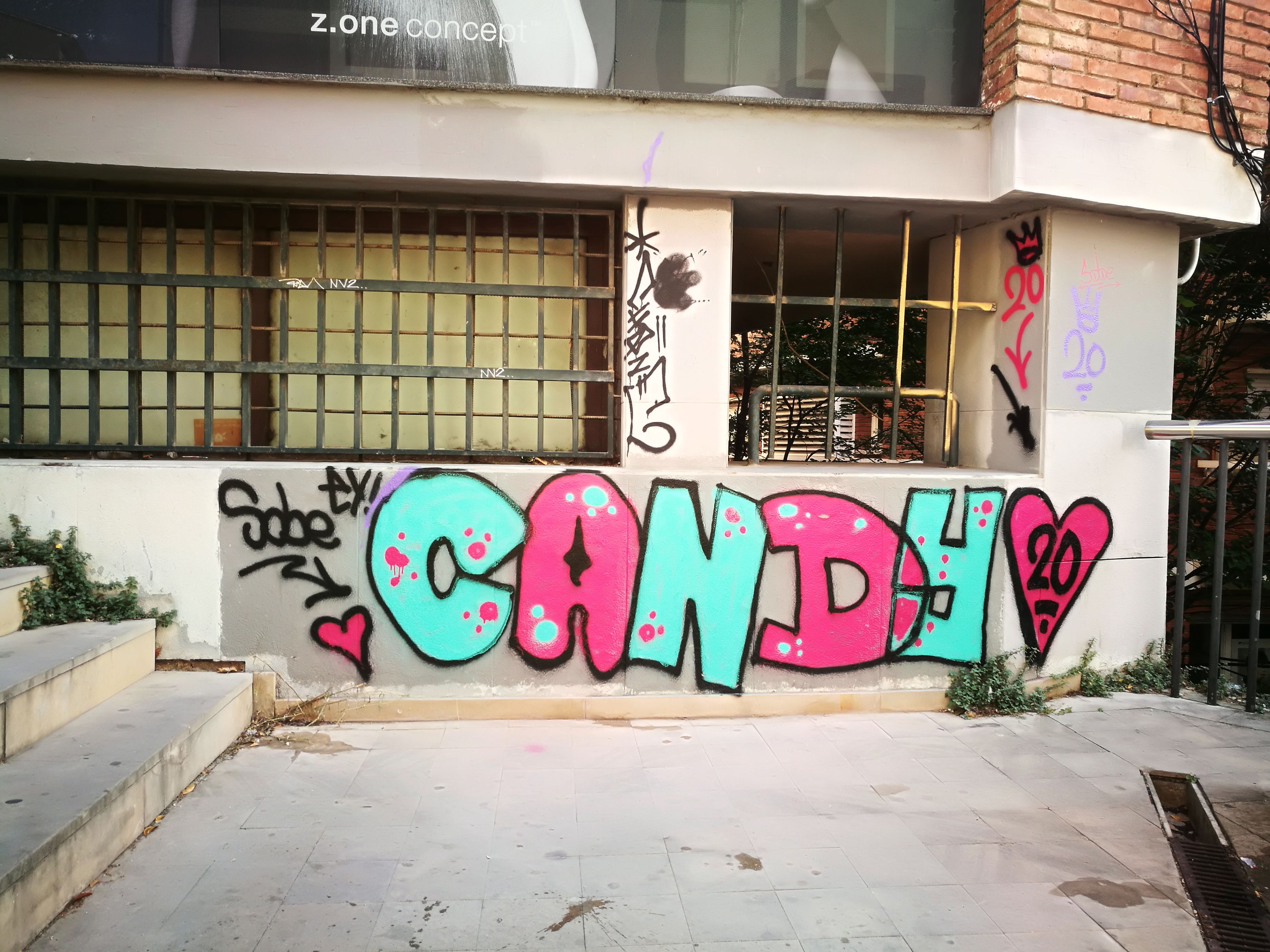A Rubí ha costat 12.000 euros netejar els grafitis d’edificis i murs públics en el 2018
