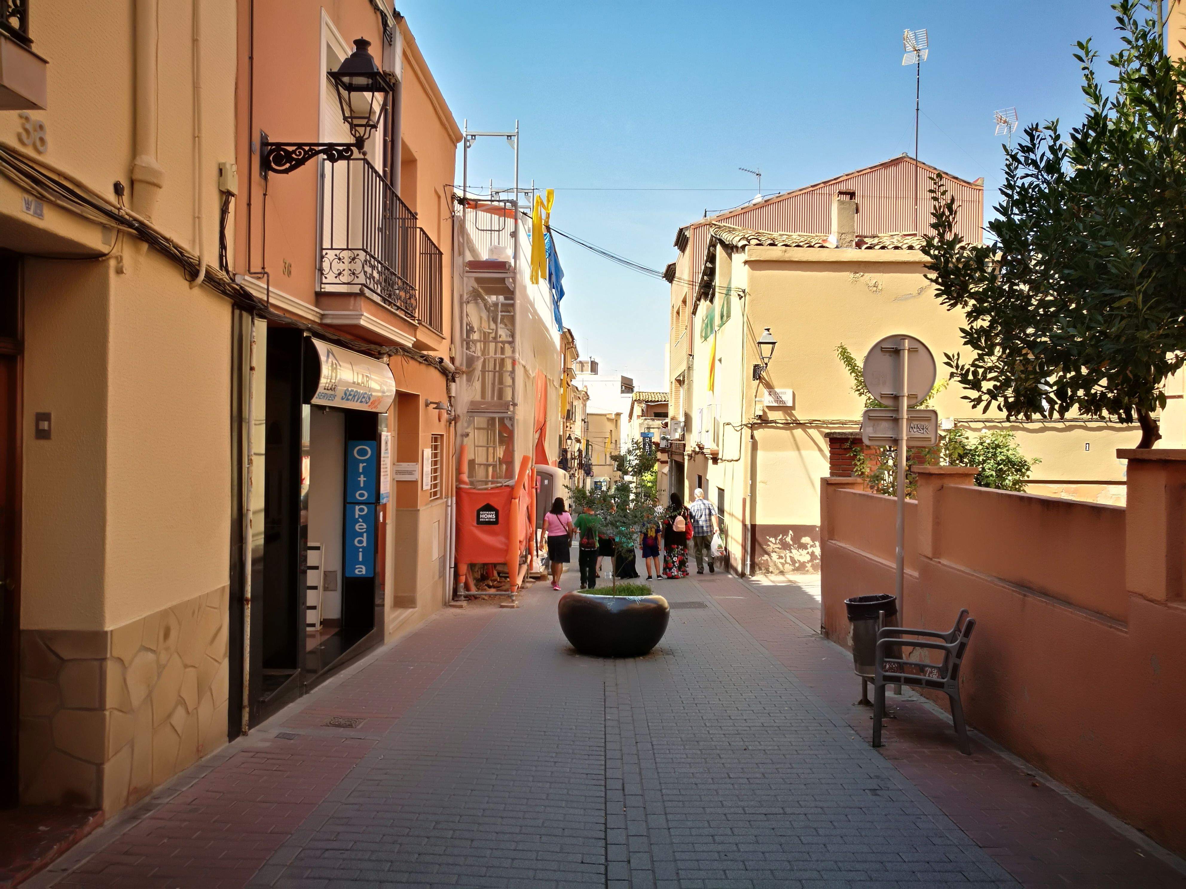 El carrer Sant Cugat, a Rubí. FOTO: Redacció.