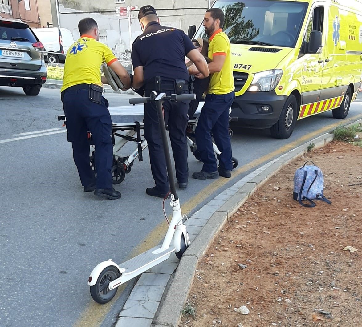 Fins al lloc de l'accident es va desplaçar la policia i una ambulància. FOTO: Cedida. Fins al lloc de l'accident es va desplaçar la policia i una ambulància. FOTO: Cedida.
