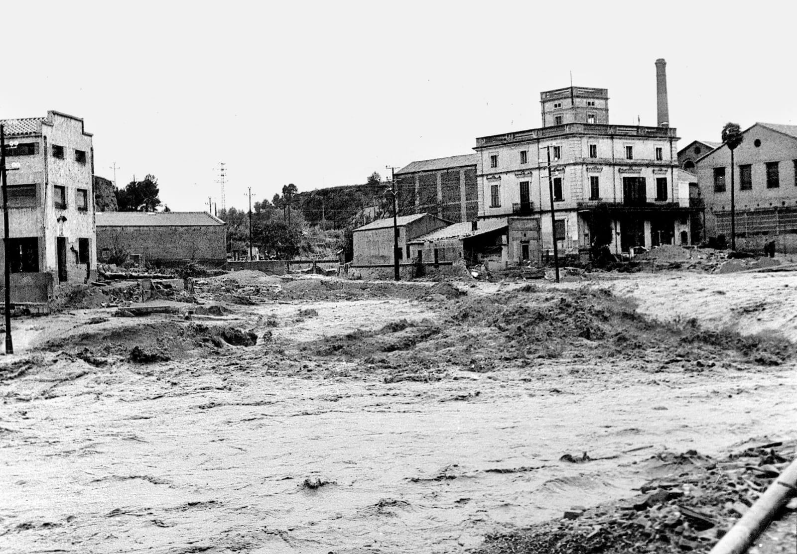 La riera de Rubí durant les inundacions del 1962. FOTO: Lluís Bogunyà.