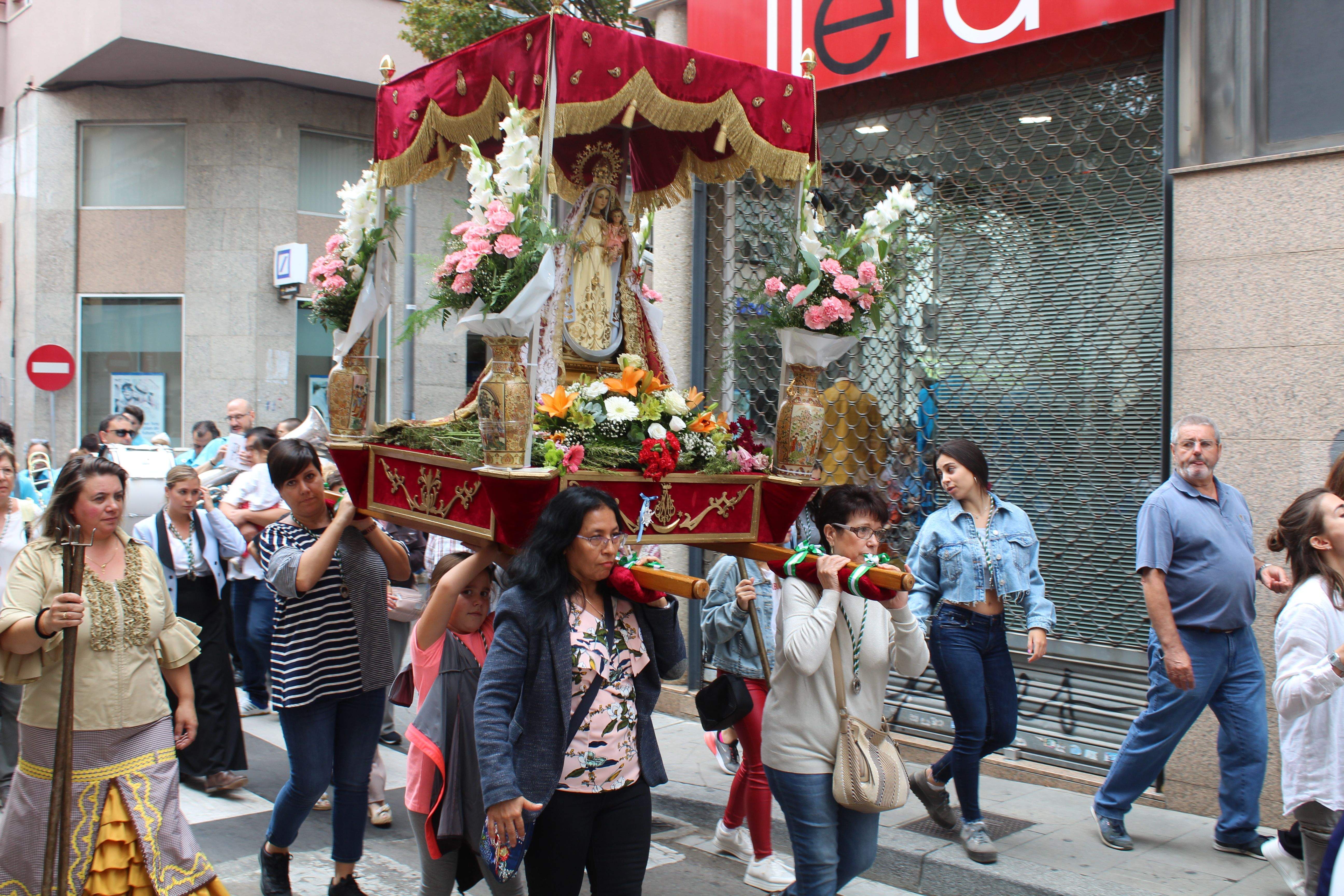 La romeria ha iniciat la marxa a l’església de Sant Pere i ha arribat fins al bosc de Ca n’Oriol. FOTO: Redacció