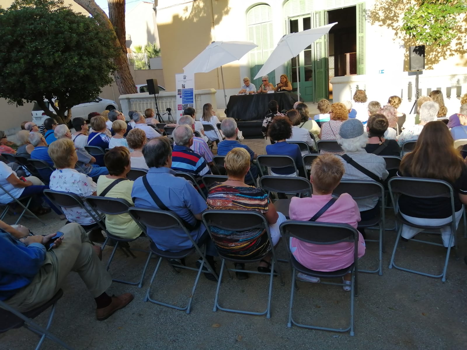 Passola va inaugurar el nou cicle de seminaris i conferències de l'Aula d'Extensió Universitària de Rubí. FOTO: Cedida