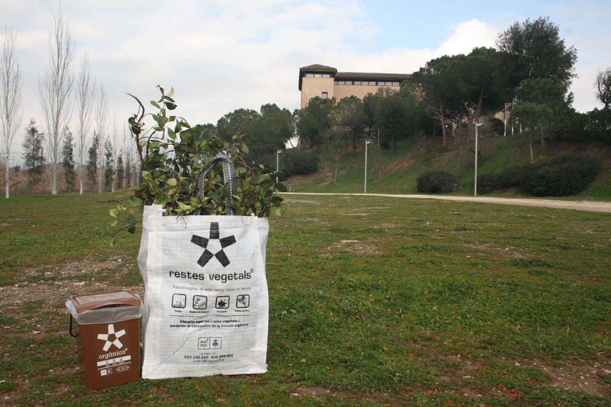 Les saques es distribuiran a Can Serrafossà, Els Avets, La Perla, Ximelis, Can Vallhonrat i en les cases amb jardí de Can Fatjó i Sant Jordi Parc. FOTO: Ajuntament de Rubí