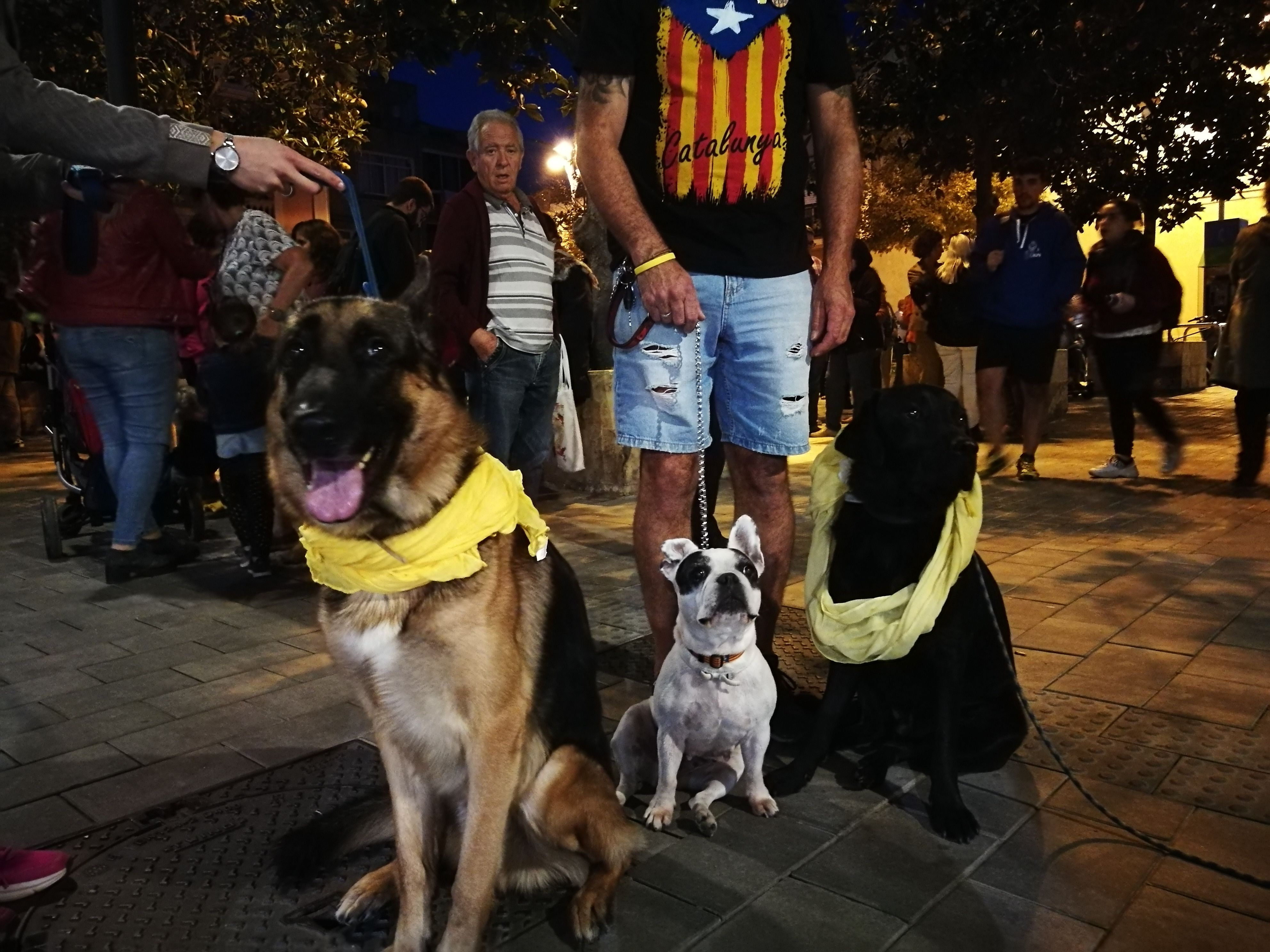 Els portaveus d'Òmnium Rubí i l'ACN han fet una crida a sumar-se a la vaga de divendres. FOTO: Redacció