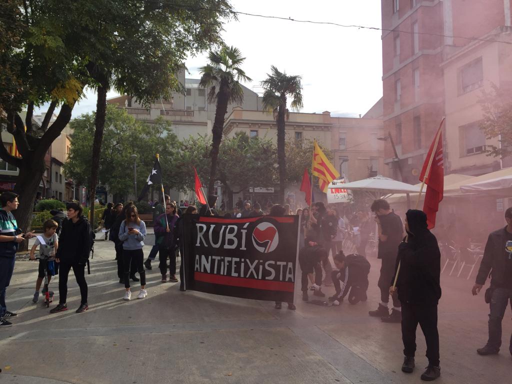 La marxa antifeixista ha recorregut els carrers del centre de Rubí. FOTO: Redacció
