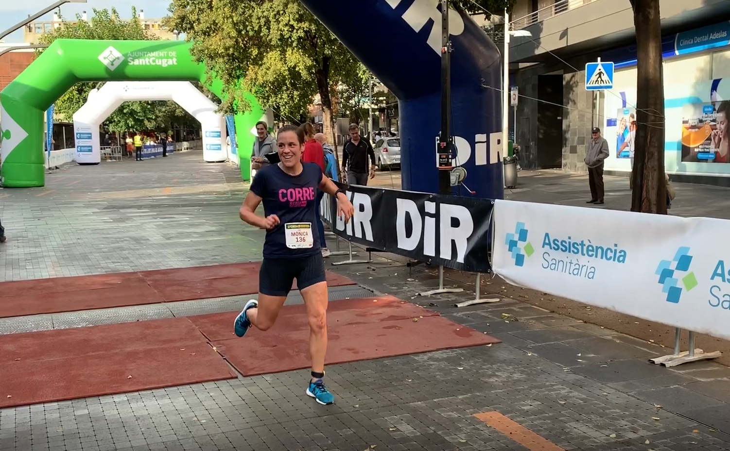 Mònica Crisol a la seva arribada després de passar la meta. FOTO: Redacció Mònica Crisol a la seva arribada després de passar la meta. FOTO: Redacció