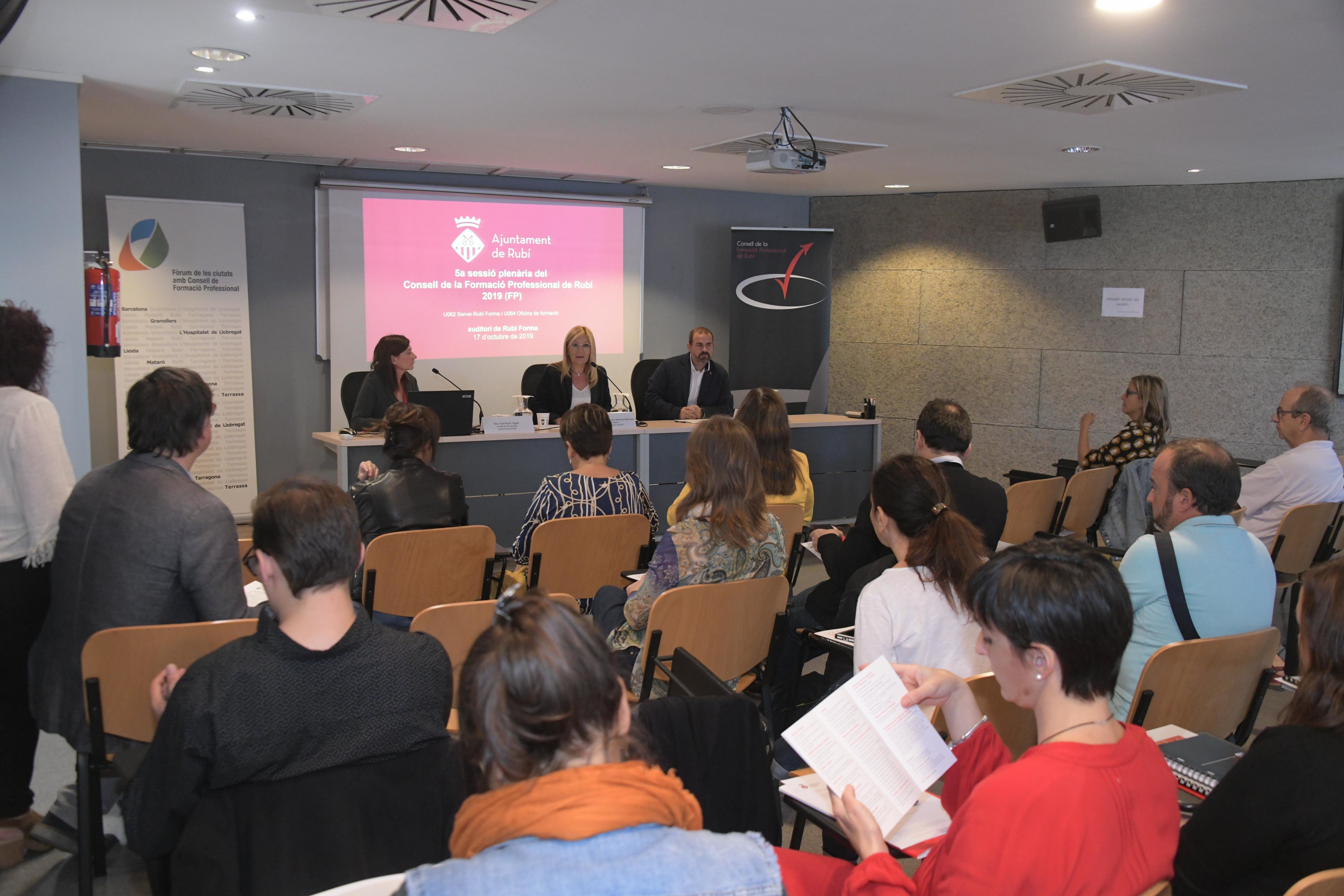 Un moment de la sessió del consell de formació professional al Rubí Forma. FOTO: Ajuntament de Rubí