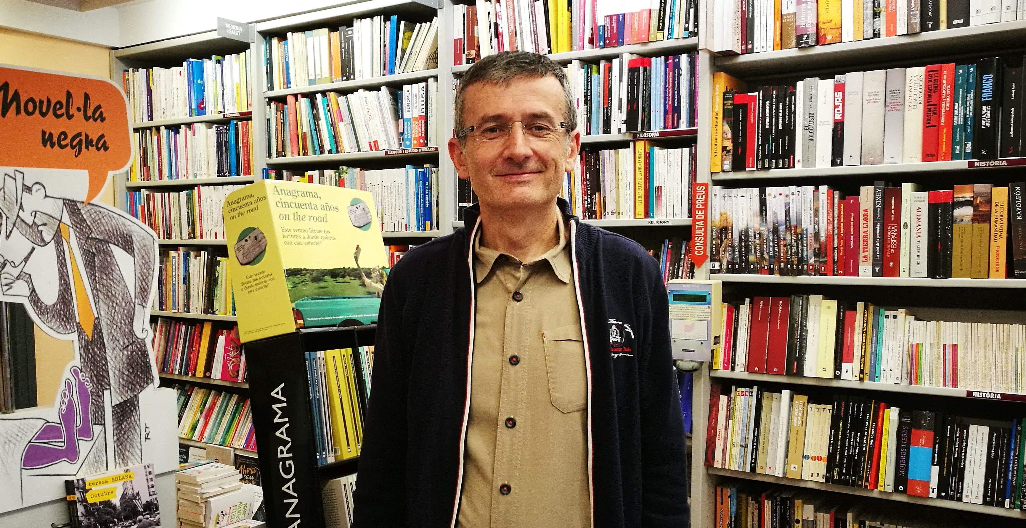 L'Enric Pallarés és el propietari del Racó del Llibre de Rubí. FOTO: Redacció L'Enric Pallarés és el propietari del Racó del Llibre de Rubí. FOTO: Redacció