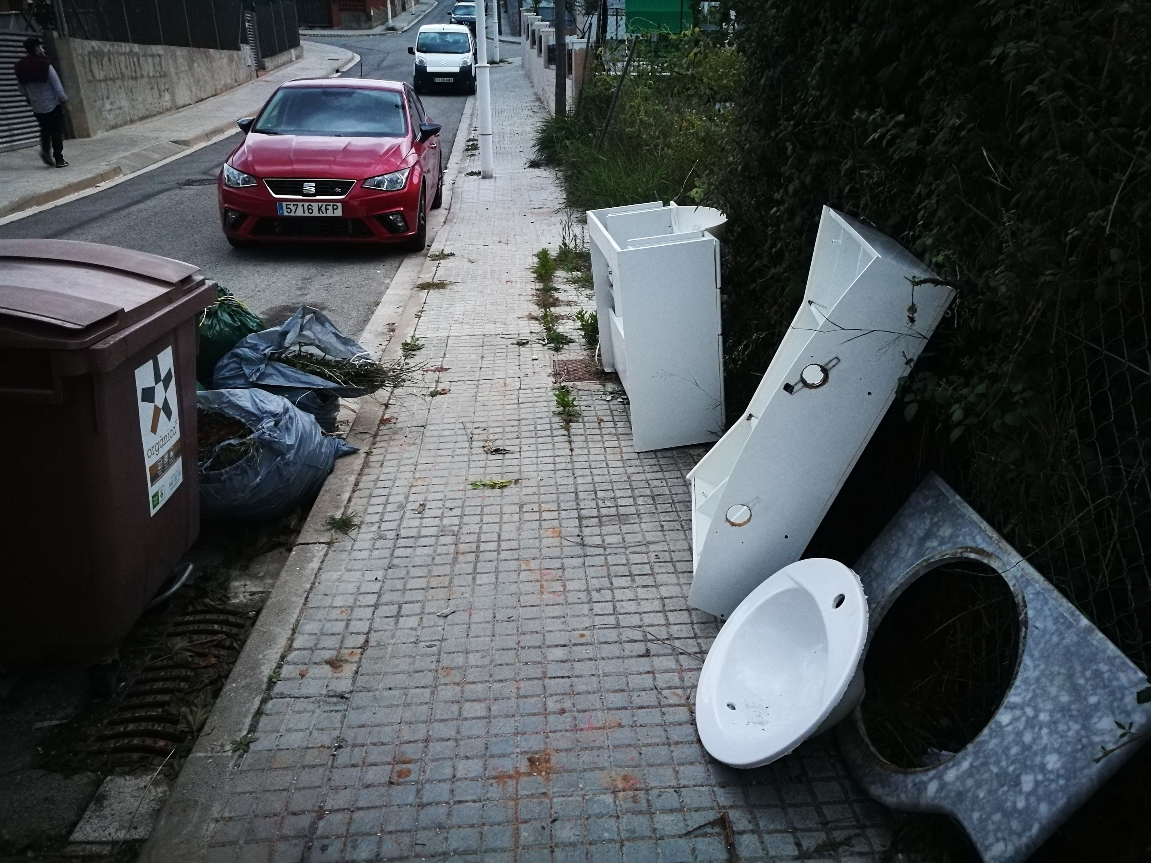 Els residus especials s’han de portar a la deixalleria municipal de Cova Solera. FOTO: Redacció