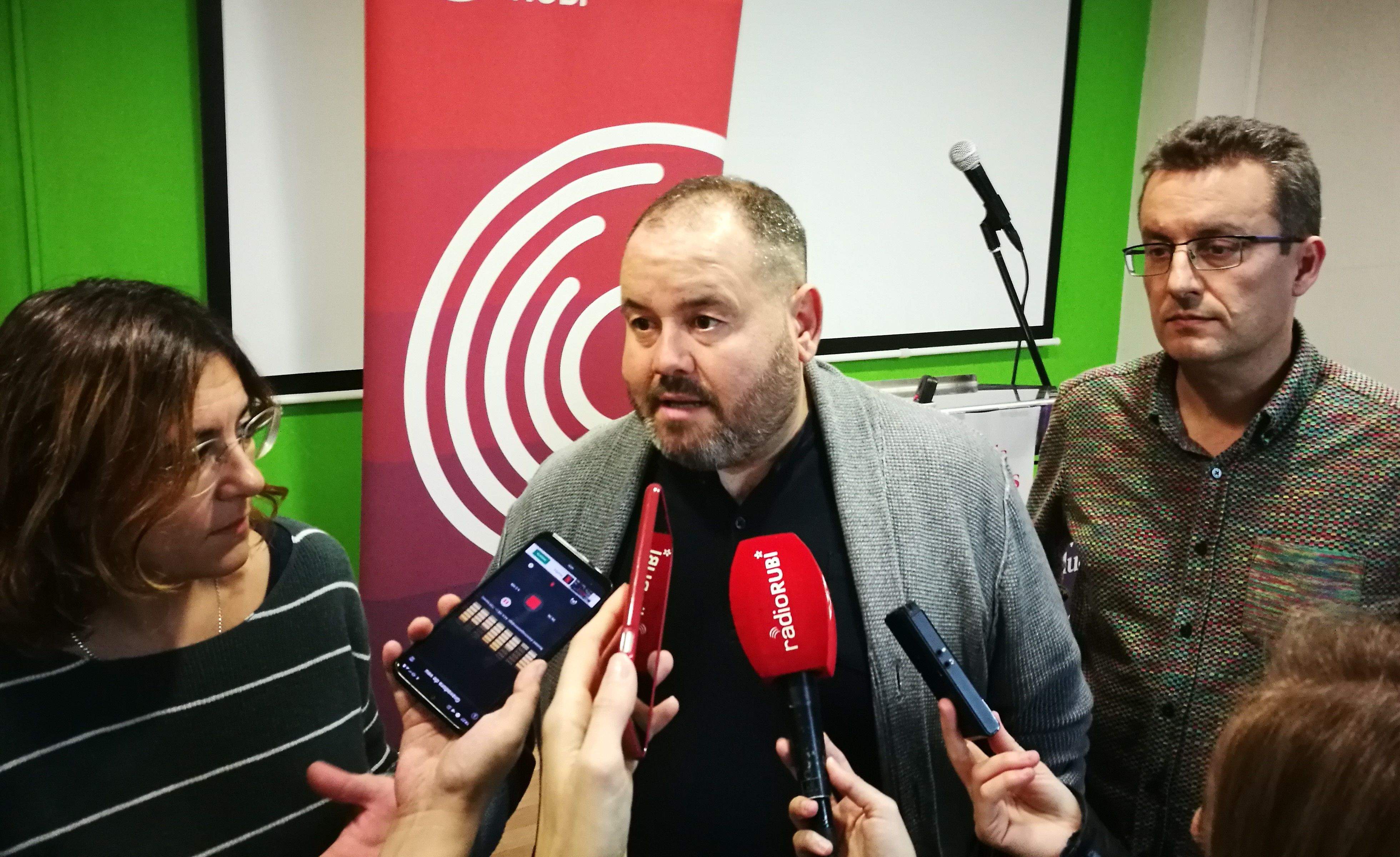 Ànnia Garcia, Joan Mena i Andrés Medrano davant dels mitjans de comunicació locals. FOTO: Redacció