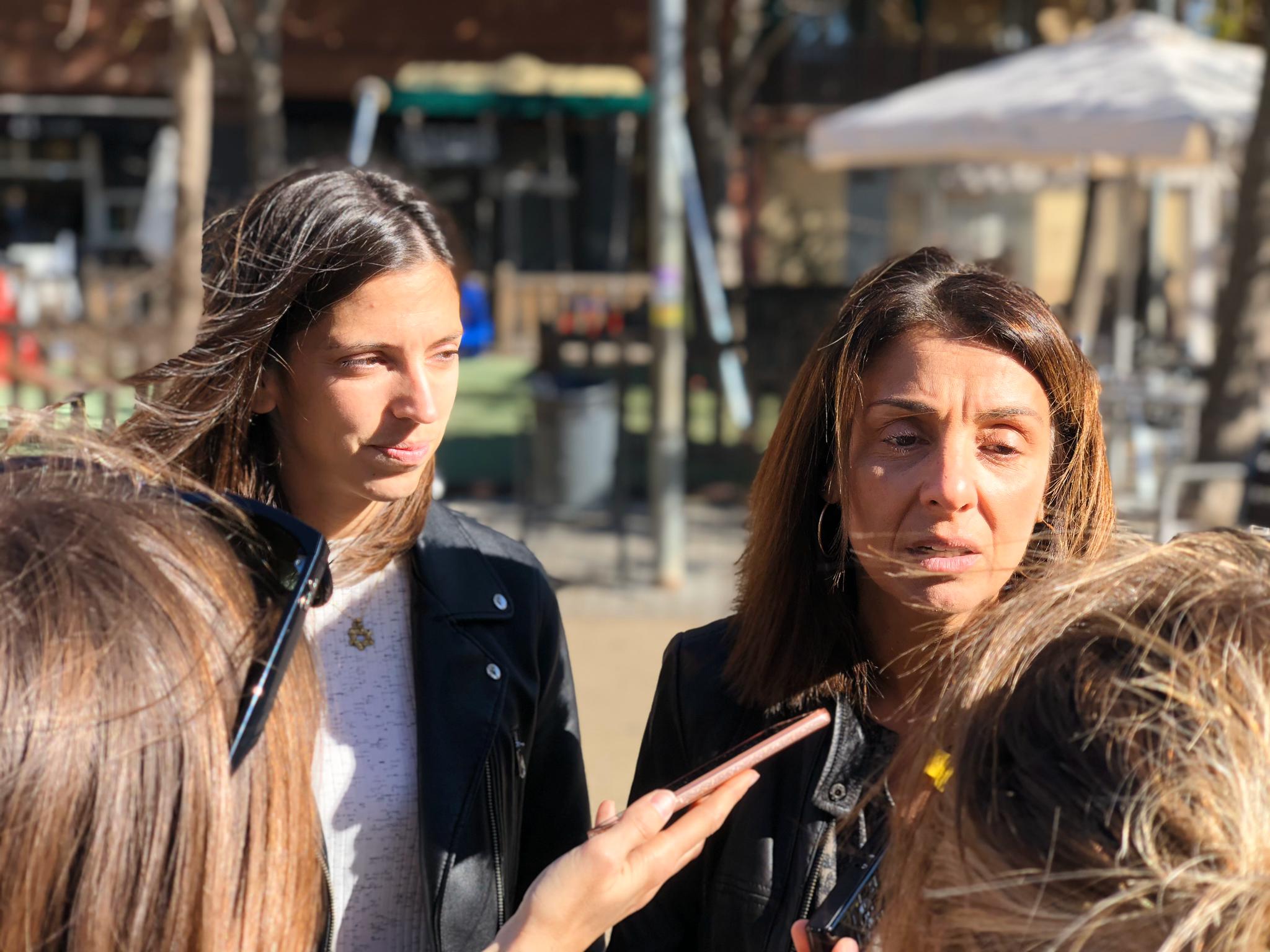 Meritxell Budó parla davant dels mitjans de comunicació locals, al costat de Carme Vinyes. FOTO: Cedida Meritxell Budó parla davant dels mitjans de comunicació locals, al costat de Carme Vinyes. FOTO: Cedida