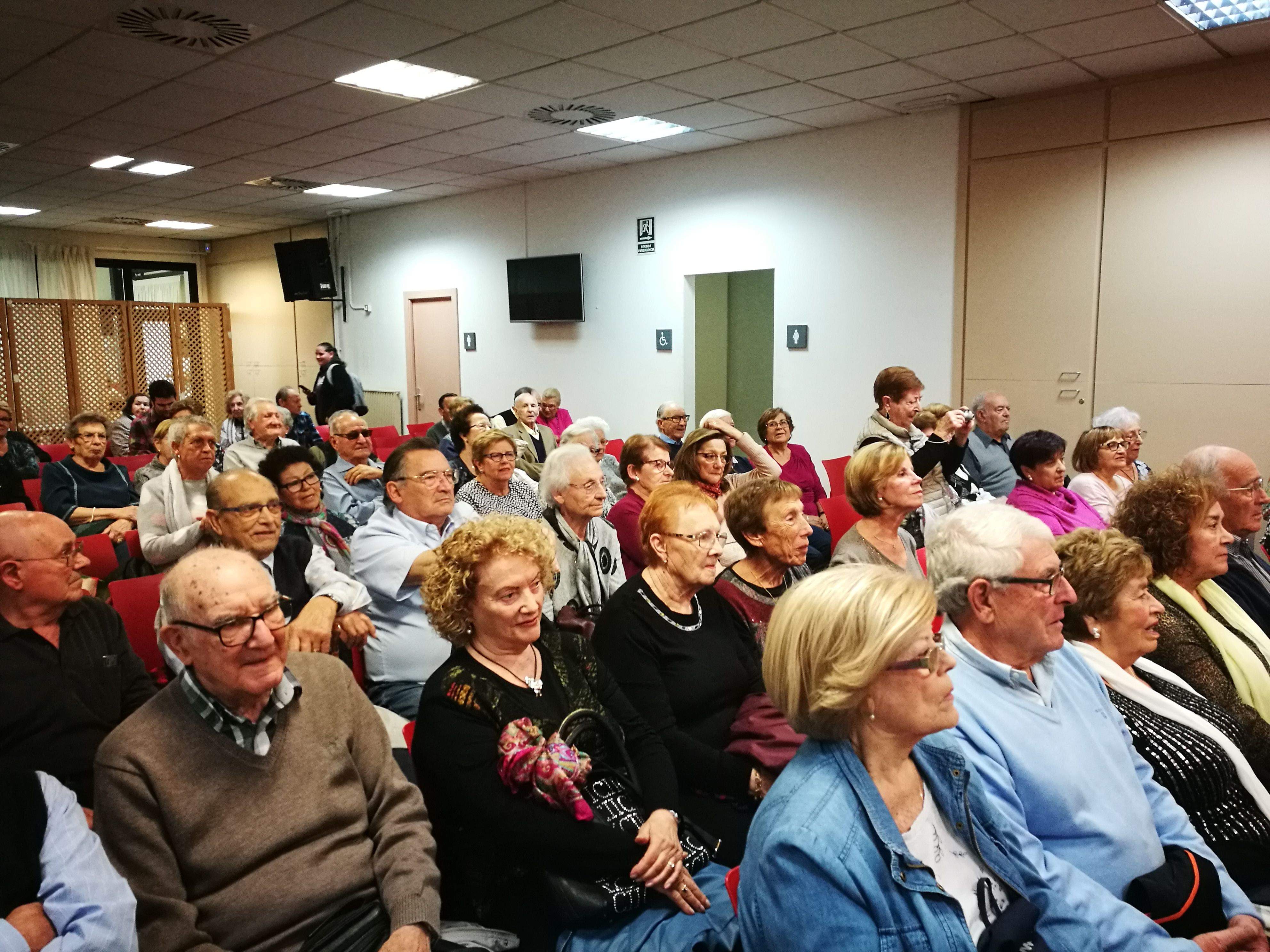 Durant l'acte d'homenatge s'ha fet un repàs a la trajectòria vital dels homenatjats i el seu vincle amb Rubí. FOTO: Redacció