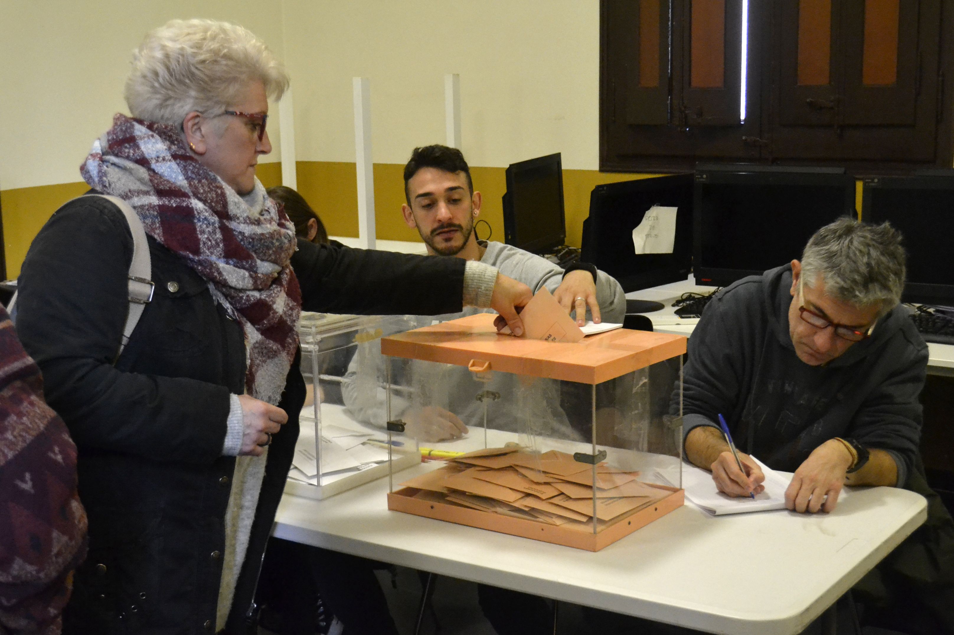 Designats els 801 rubinencs a qui ha tocat ser mesa electoral el 14-F. FOTO: Marcel Marsal