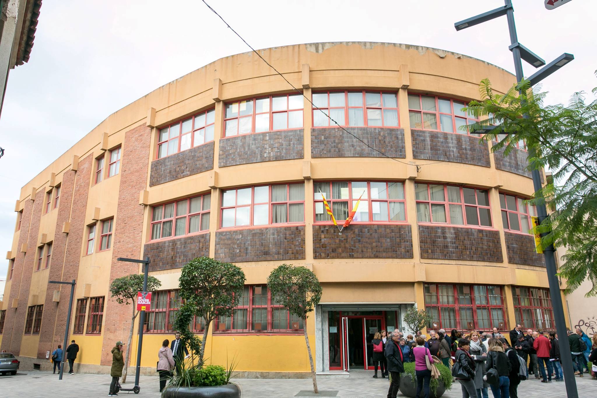 Façana dels jutjats de Rubí, al carrer Pere Esmendia. FOTO: Generalitat de Catalunya