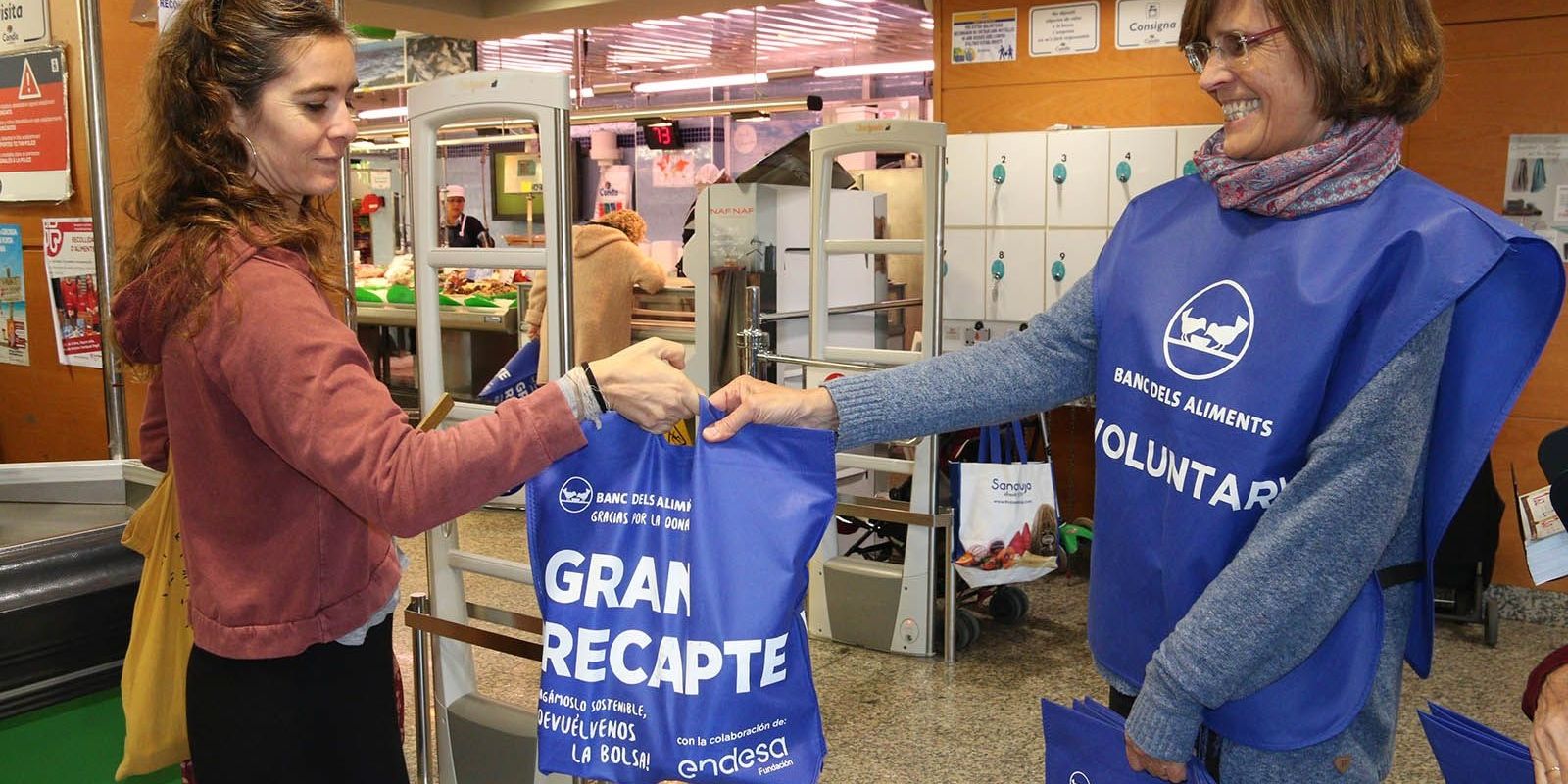 El Gran Recapte, més sostenible gràcies a les bosses reutilitzables d'Endesa. Foto: Lali Álvarez