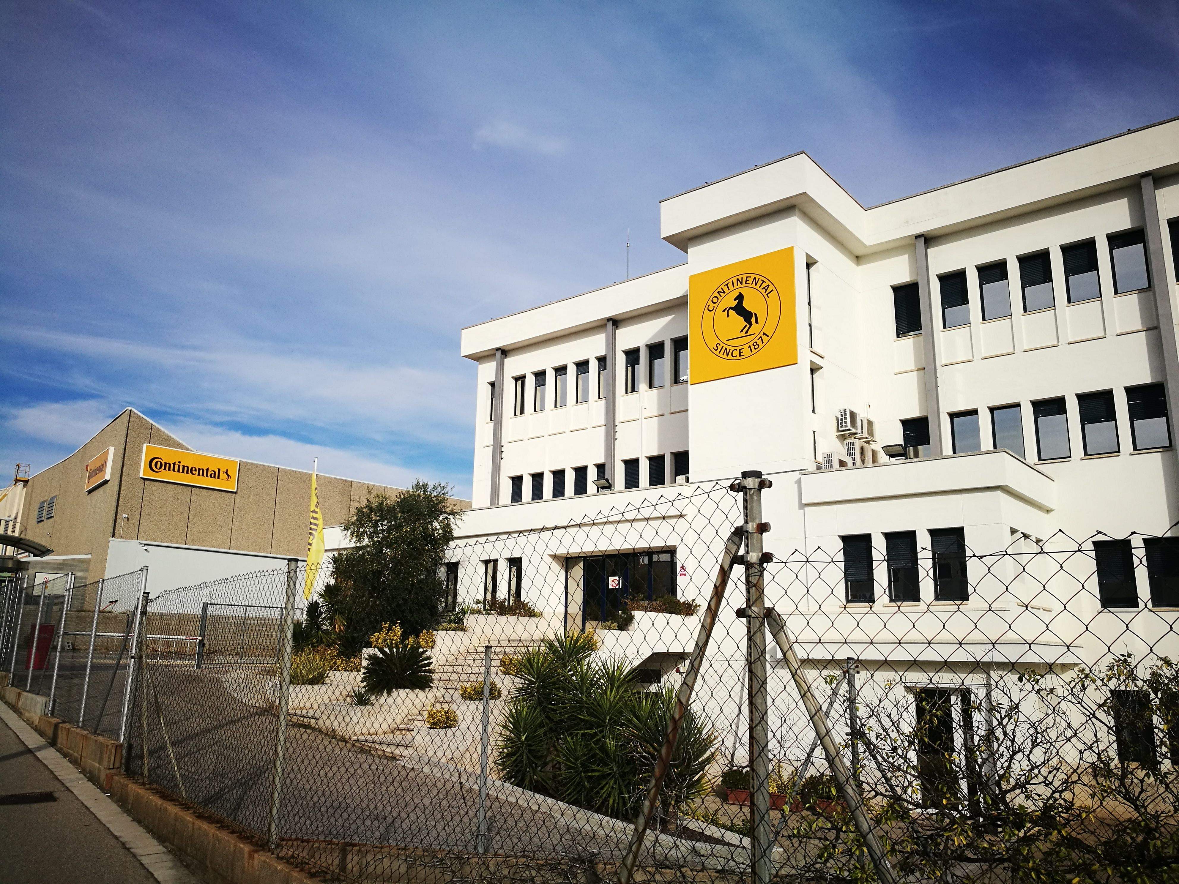 Continental assegura que  el procés de reindustrialització a la planta de Rubí té l'objectiu d'assegurar la seva continuïtat, en canvi CCOO creu que hi ha llocs de treball en perill. FOTO: Redacció Continental assegura que  el procés de reindustrialització a la planta de Rubí té l'objectiu d'assegurar la seva continuïtat, en canvi CCOO creu que hi ha llocs de treball en perill. FOTO: Redacció