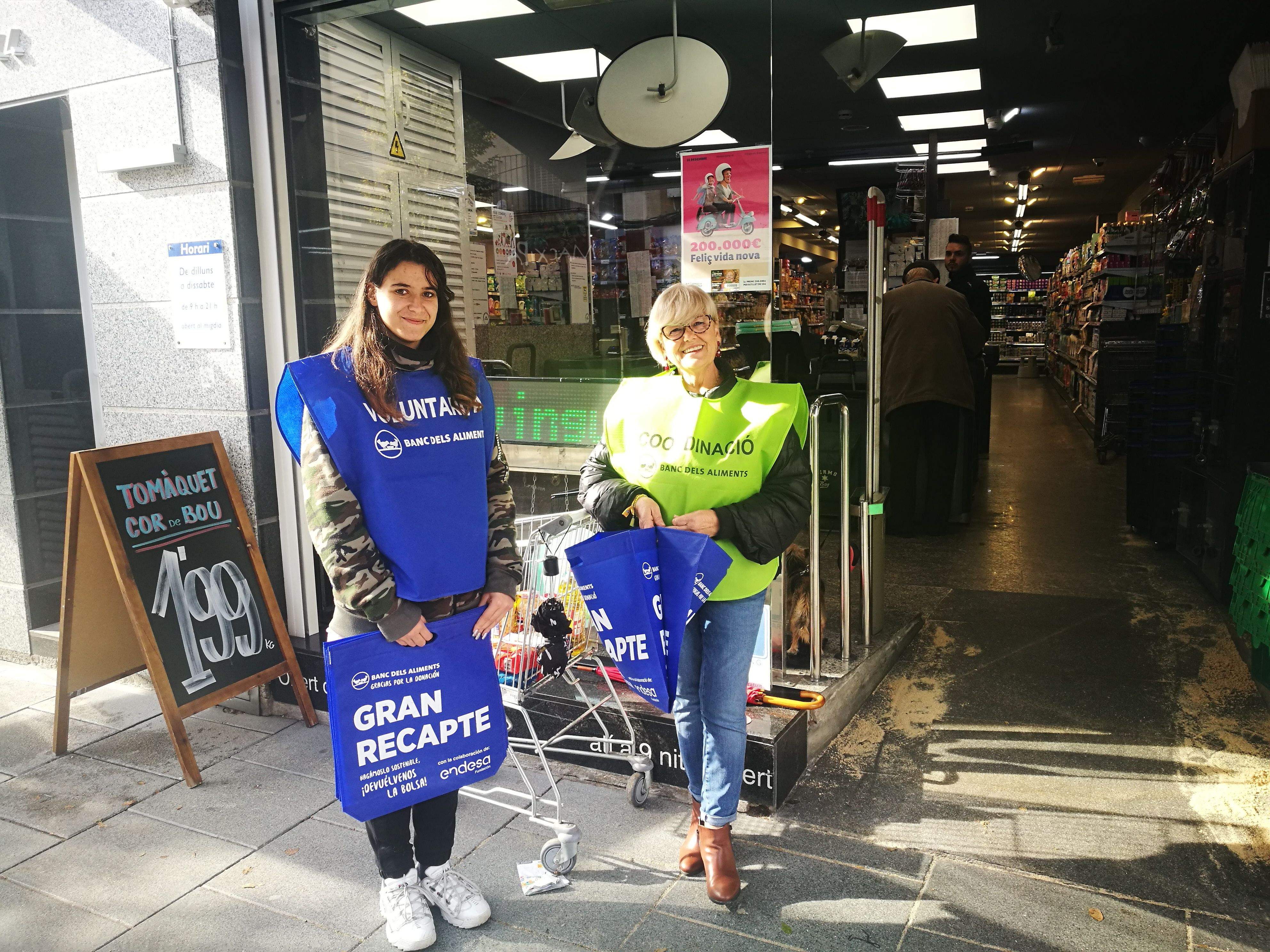 Dues voluntàries del Gran Recapte 2019 al Condis Mariona de Rubí. FOTO: Redacció
