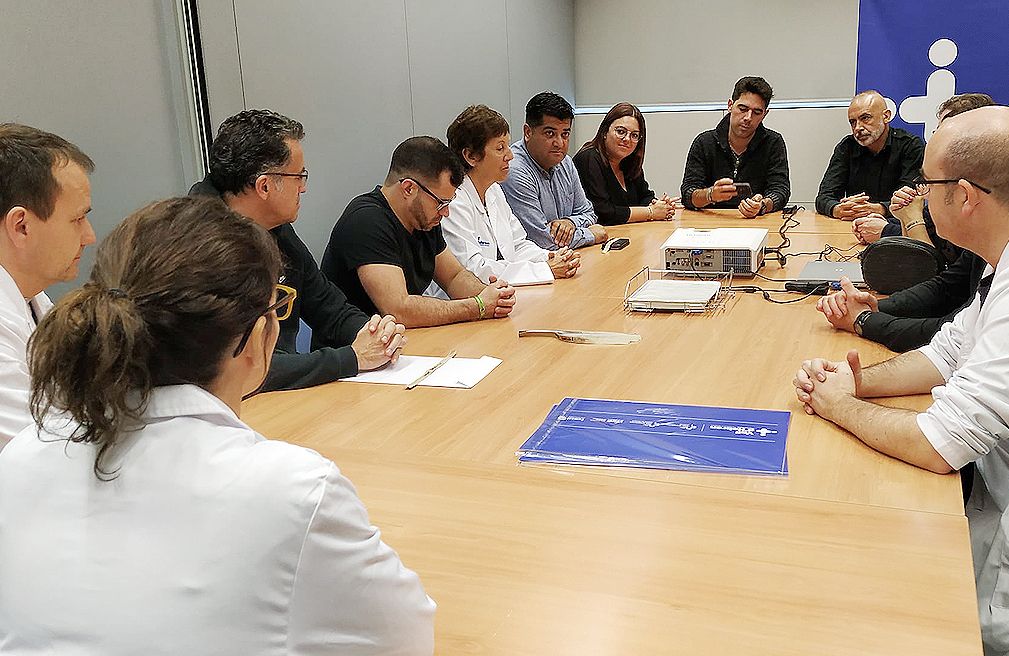 Part del donatiu prové de l'Associació de pre-jubilats, pensionistes i ex-empleats de l’empresa La Maquinista Terrestre i Marítima. FOTO: Cedida