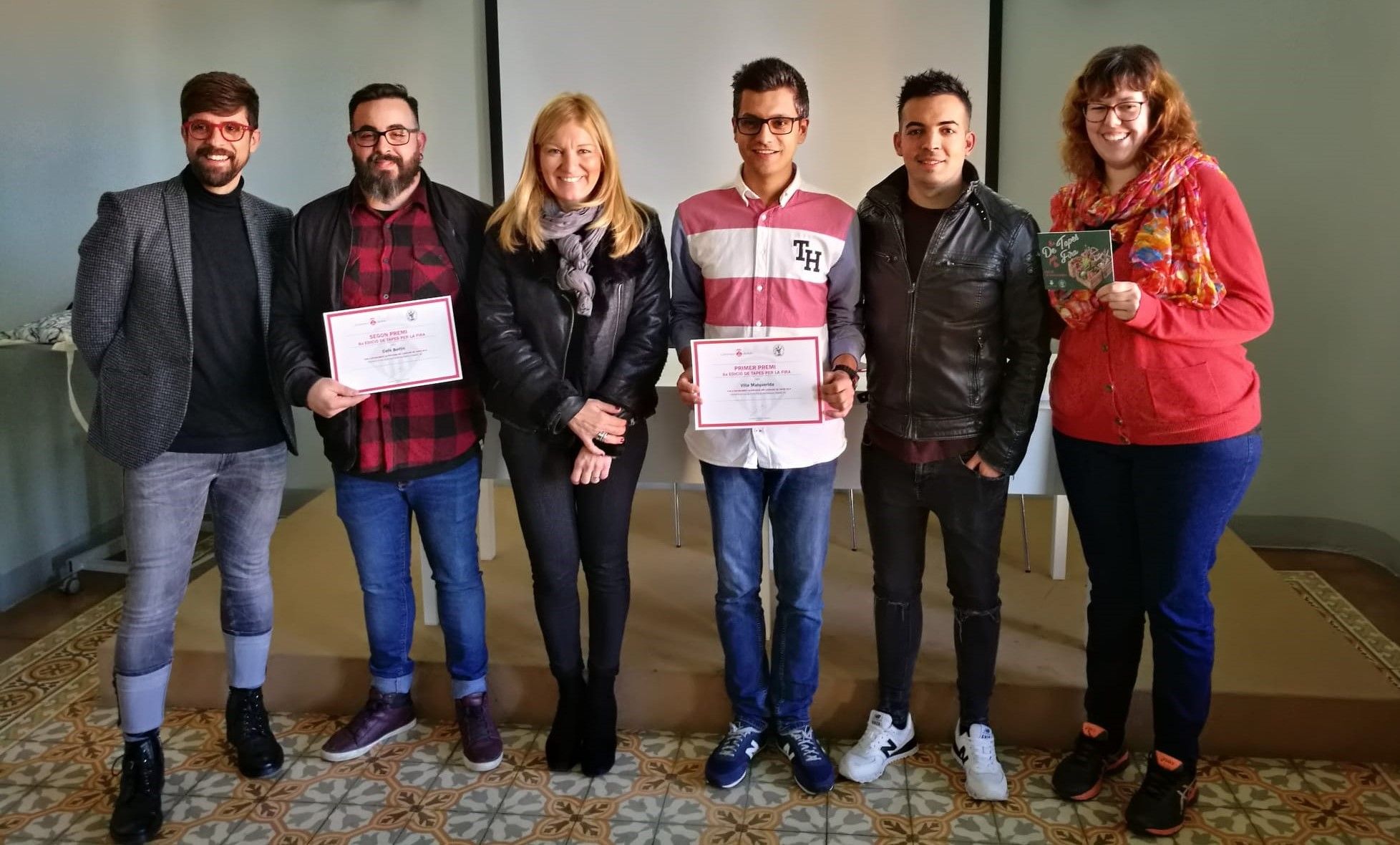 Els restauradors de Villamalquerida i el Cafè Berlín amb l’alcaldessa, el regidor de Comerç i la representant de Sant Galderic. FOTO: Redacció Els restauradors de Villamalquerida i el Cafè Berlín amb l’alcaldessa, el regidor de Comerç i la representant de Sant Galderic. FOTO: Redacció