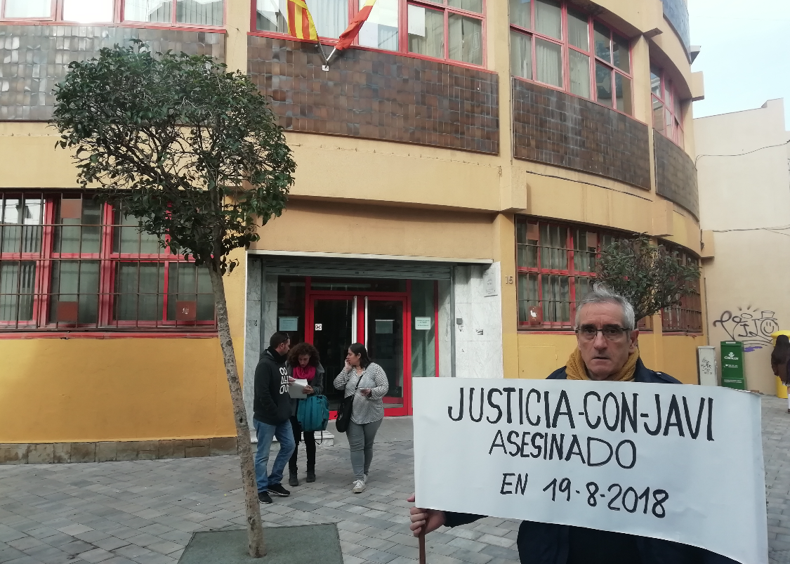 El pare del jove mort, als Jutjats de Rubí FOTO: TOT Sant Cugat