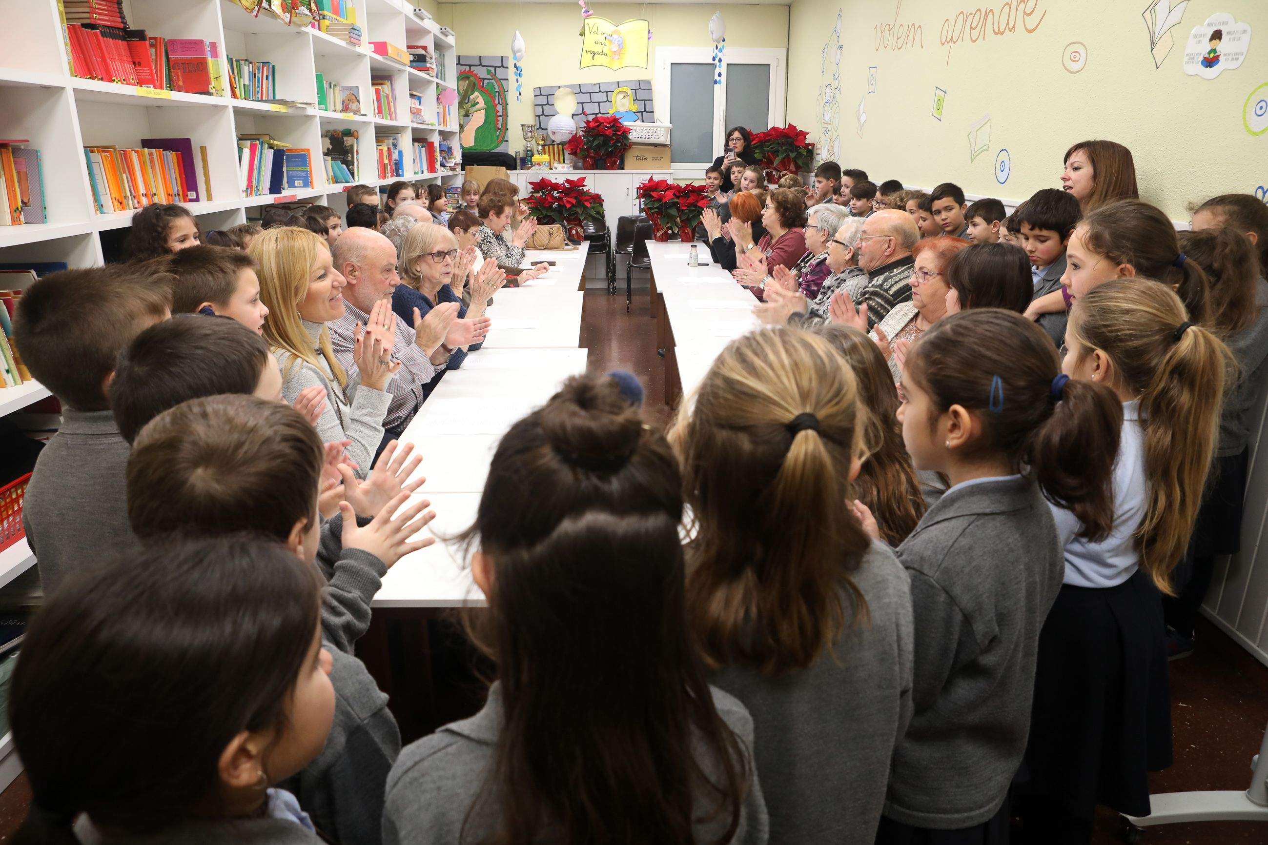 Durant la trobada, s'han cantat nadales i explicat contes. FOTO: Ajuntament de Rubí - Localpres
