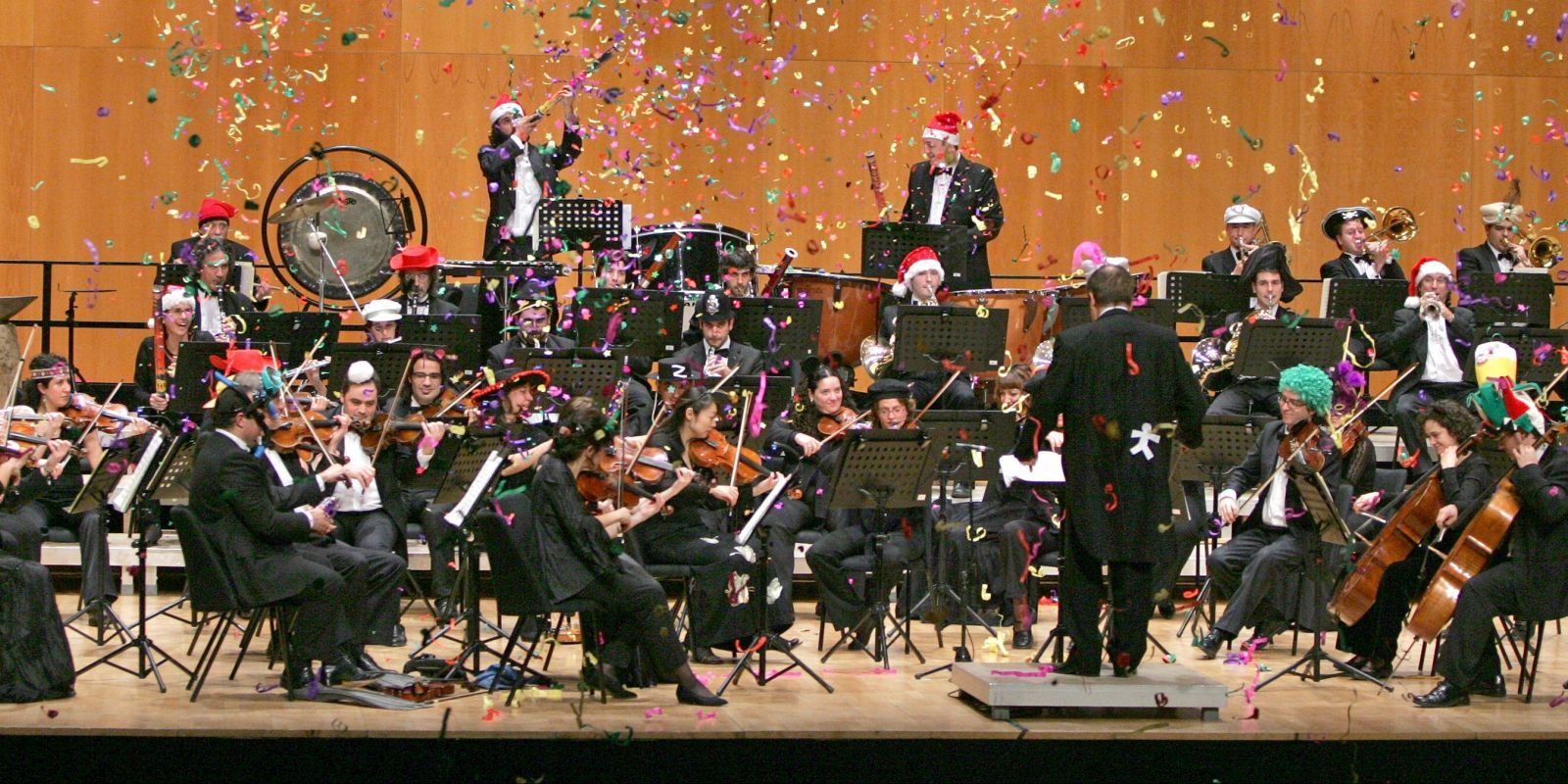 Gaudeix del concert de valsos i danses de l'Orquestra Simfònica de Sant Cugat FOTO:Mané Espinosa Gaudeix del concert de valsos i danses de l'Orquestra Simfònica de Sant Cugat FOTO:Mané Espinosa