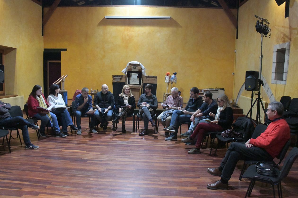 La trobada ha reunit a diversos representants de grups municipals, entre d'altres. FOTO: Ajuntament/Localpres