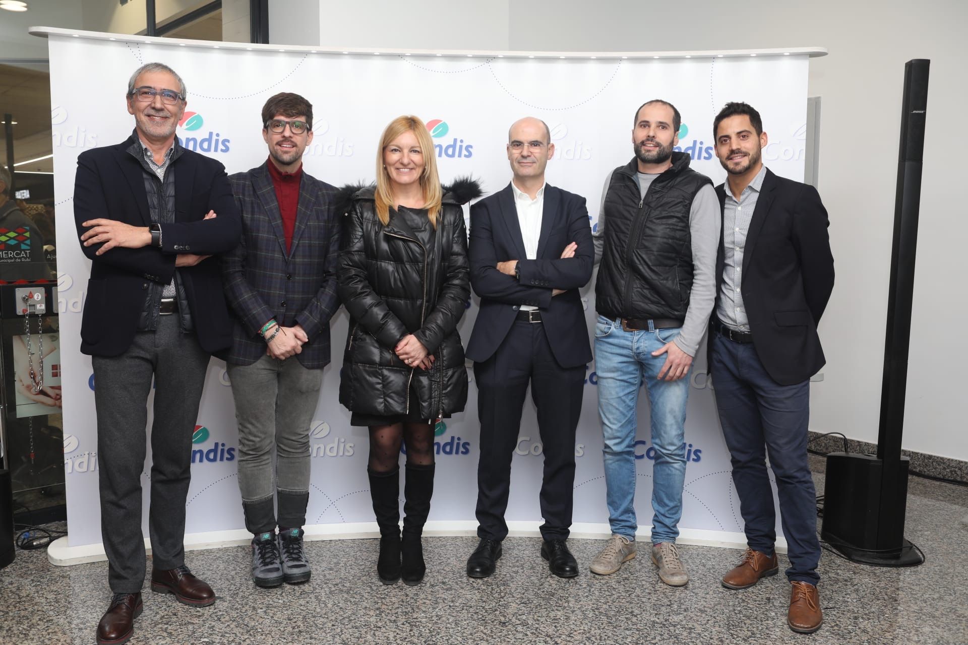 L’alcaldessa i el regidor de comerç amb els responsable de Condis. FOTO: Ajuntament de Rubí – Localpres) L’alcaldessa i el regidor de comerç amb els responsable de Condis. FOTO: Ajuntament de Rubí – Localpres)