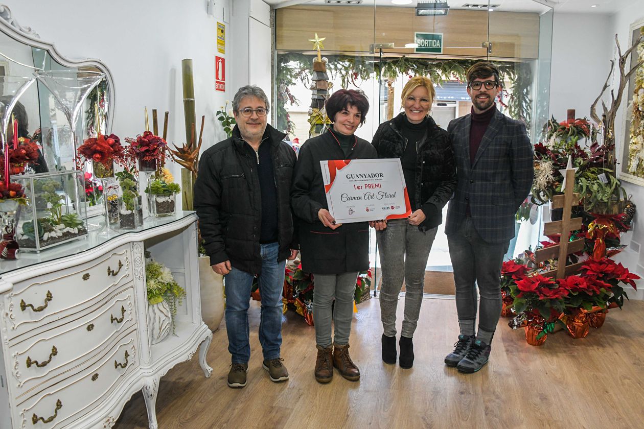 El primer premi se l’ha endut Carmen Art Floral (foto: Ajuntament de Rubí – Localpres) El primer premi se l’ha endut Carmen Art Floral (foto: Ajuntament de Rubí – Localpres)