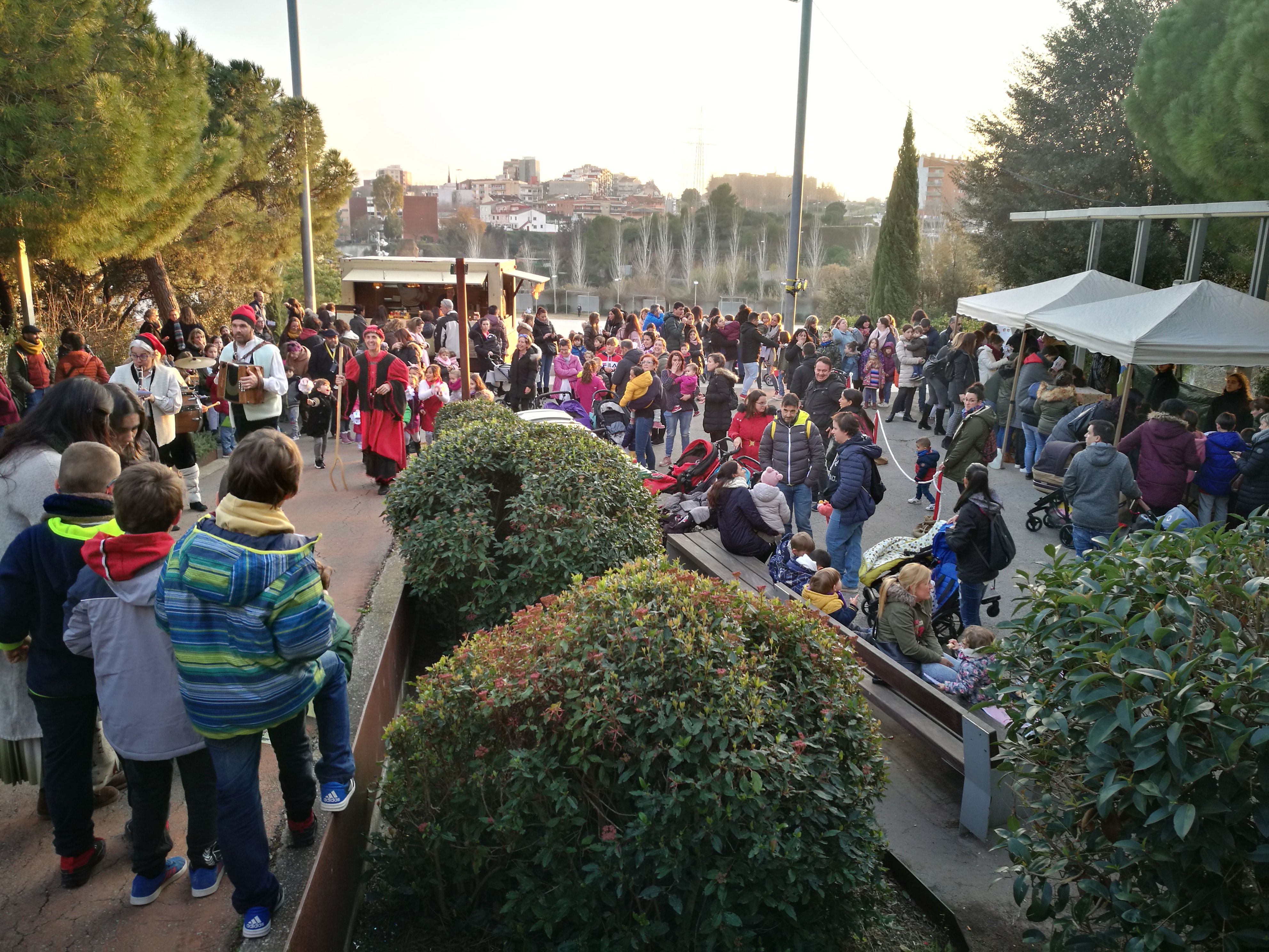 Als jardins del Castell hi ha un arbre dels desitjos perquè nens i nens pengin les seves il·lusions per a la ciutat. FOTO: Redacció