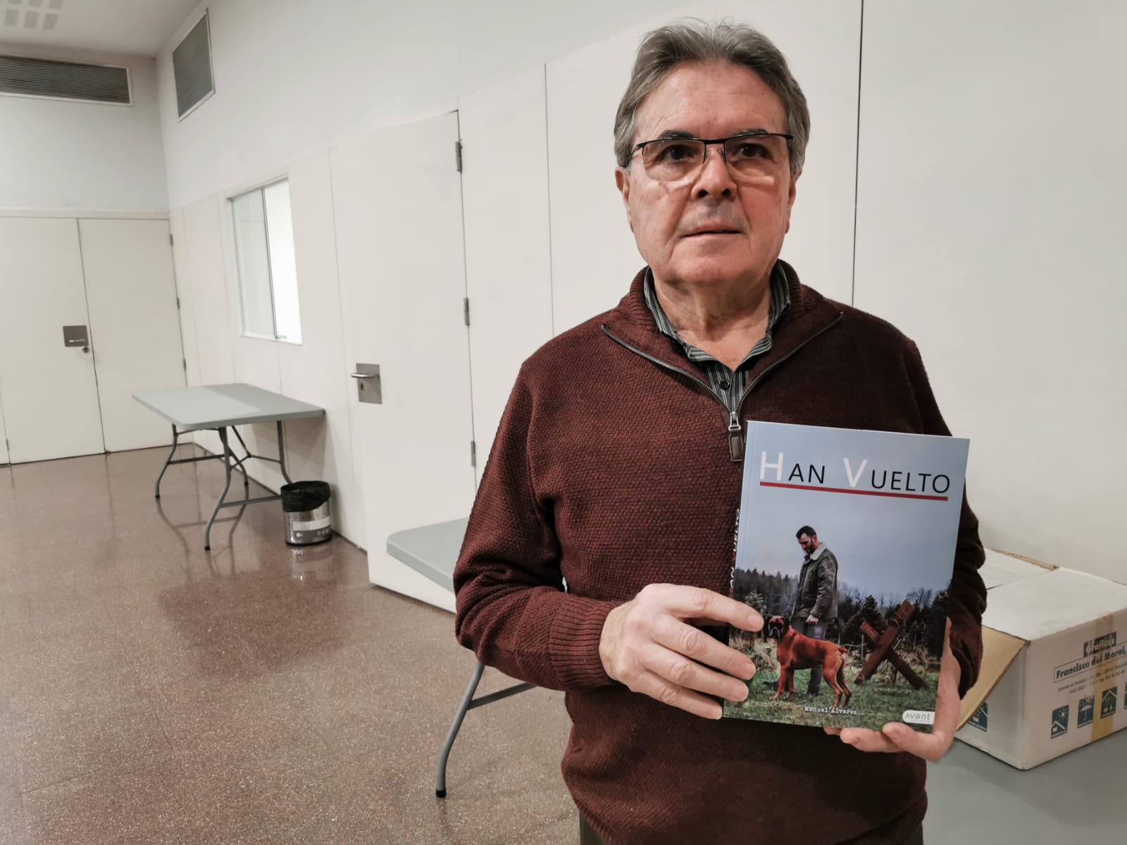 Álvarez, amb un exemplar del seu darrer llibre. FOTO: DG Álvarez, amb un exemplar del seu darrer llibre. FOTO: DG