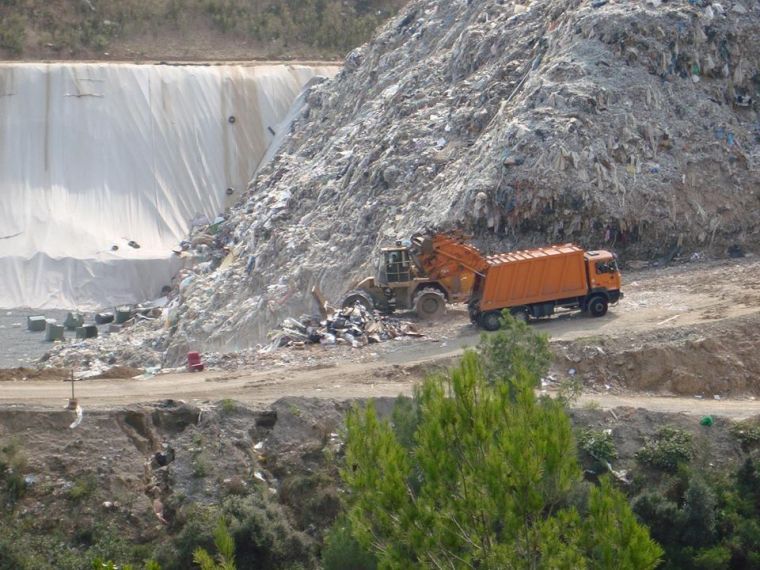 Brossa, brossa i més brossa. FOTO: Plataforma Rubí sense Abocadors