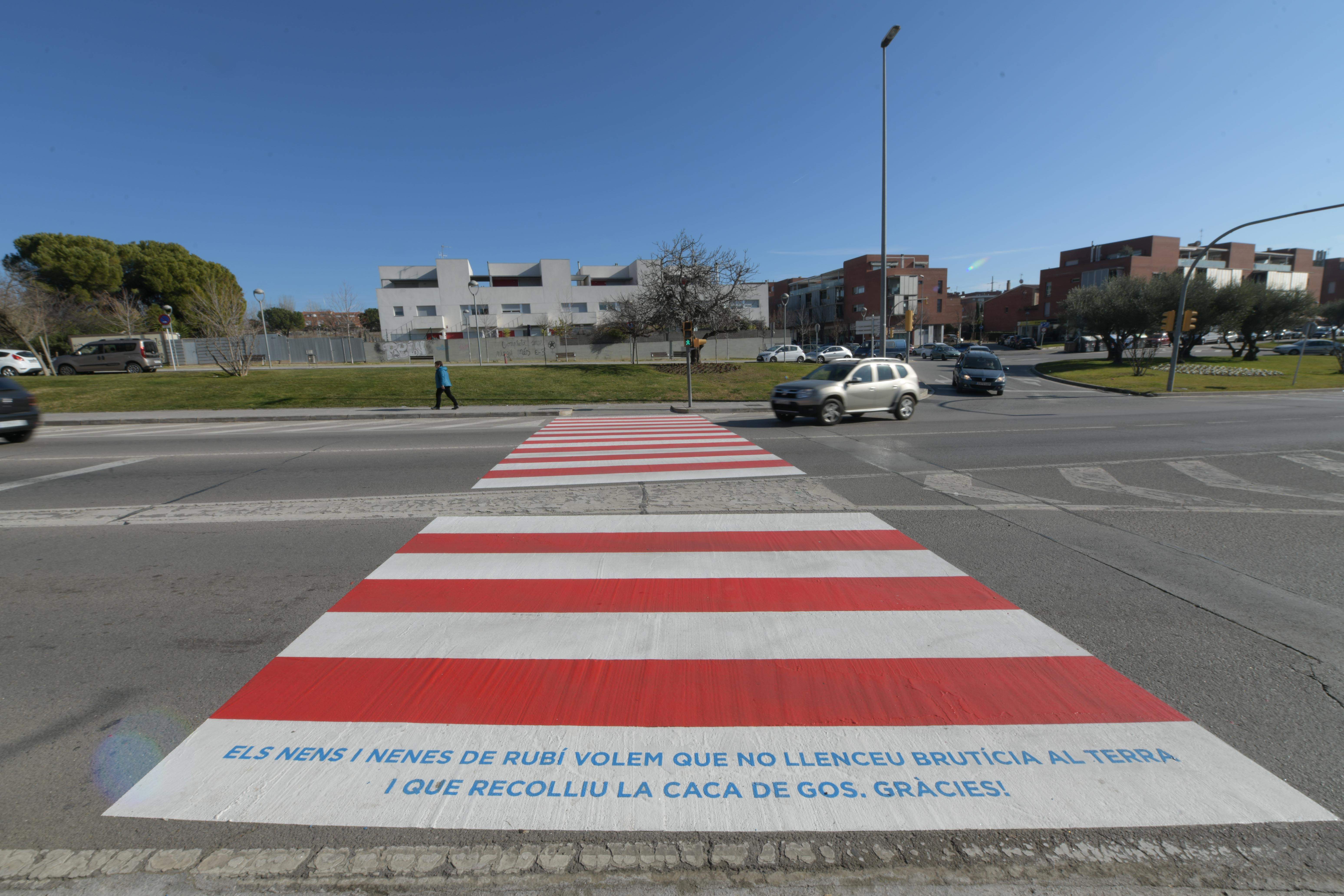 Pas de vianants de l’Avinguda de l’Estatut. FOTO: Ajuntament de Rubí – Localpres Pas de vianants de l’Avinguda de l’Estatut. FOTO: Ajuntament de Rubí – Localpres