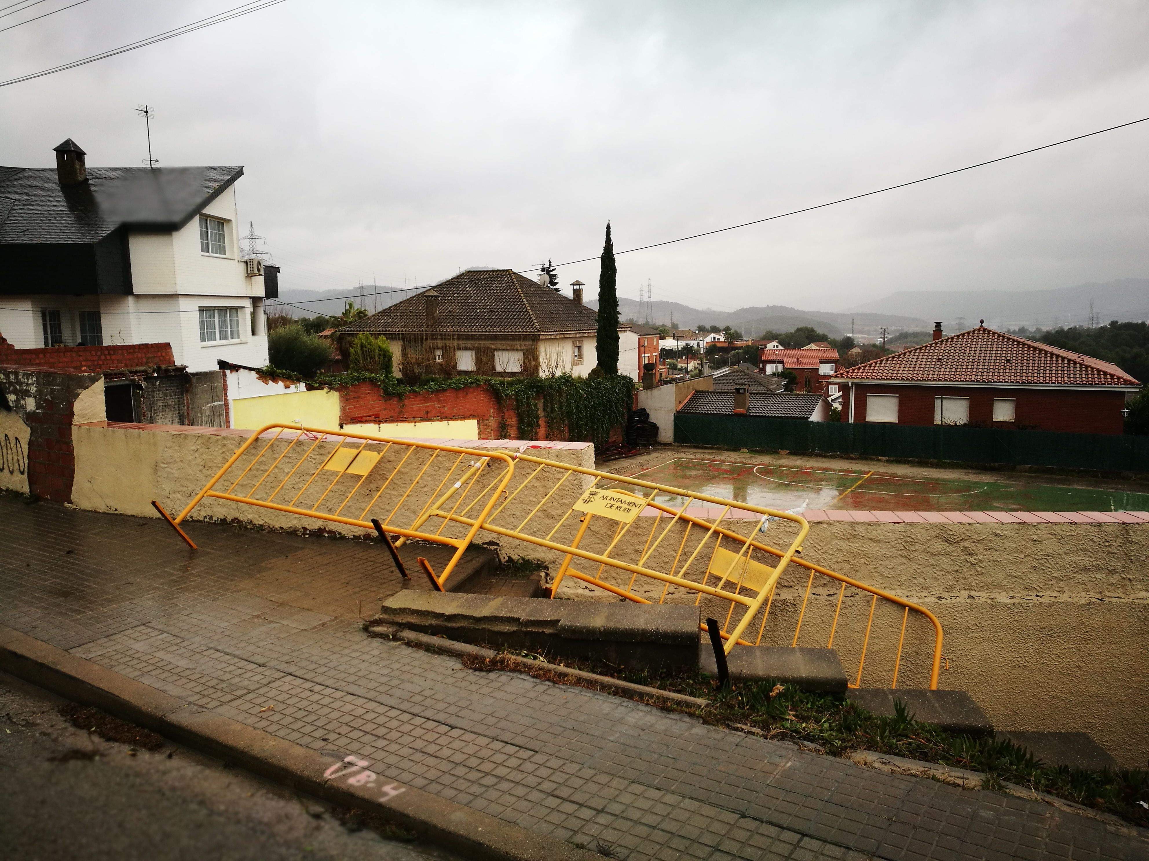 Les incidències causades pel temporal Glòria a Rubí han causat desperfectes però cap persona ferida. FOTO: Redacció Les incidències causades pel temporal Glòria a Rubí han causat desperfectes però cap persona ferida. FOTO: Redacció