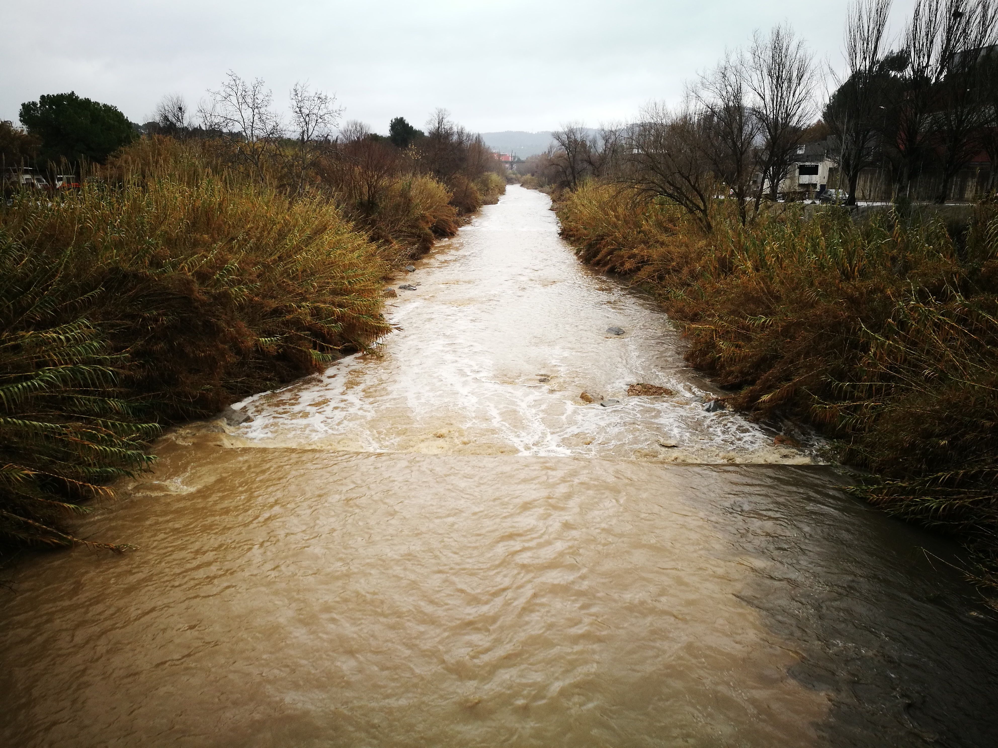 La riera de Rubí aquest migdia. FOTO: Redacció