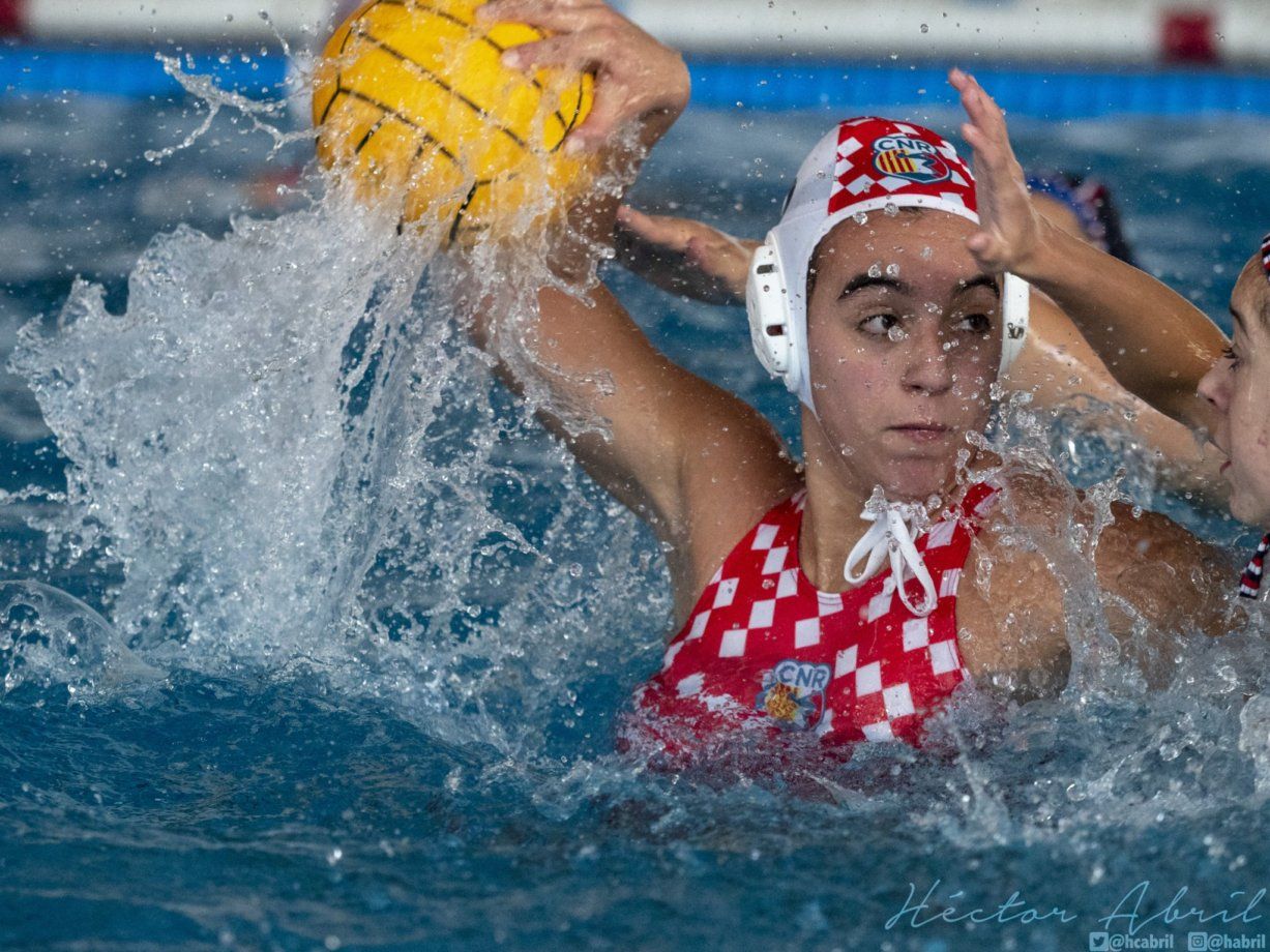 Important victòria de l’equip de waterpolo femení