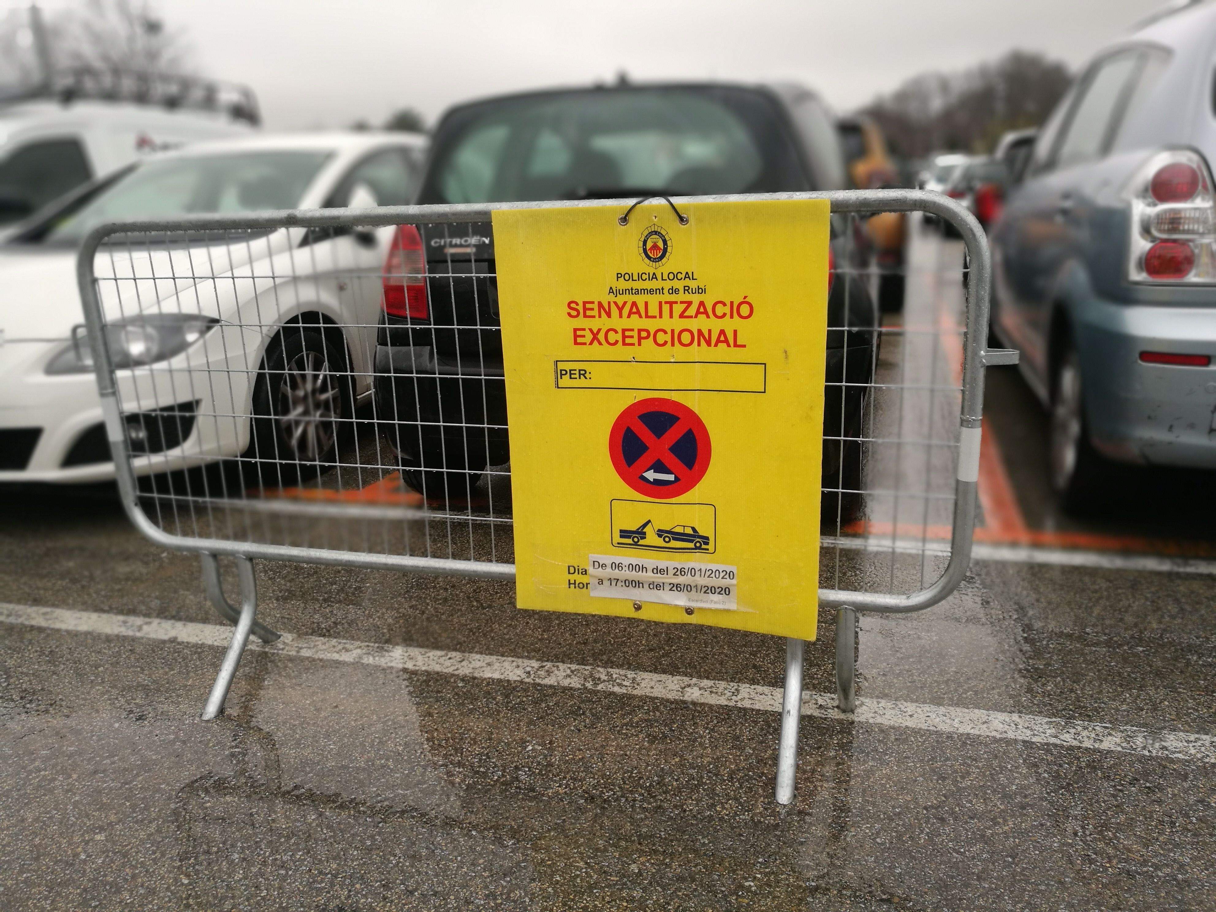 Senyalització a l'aparcament de l'Escardívol. FOTO: Redacció