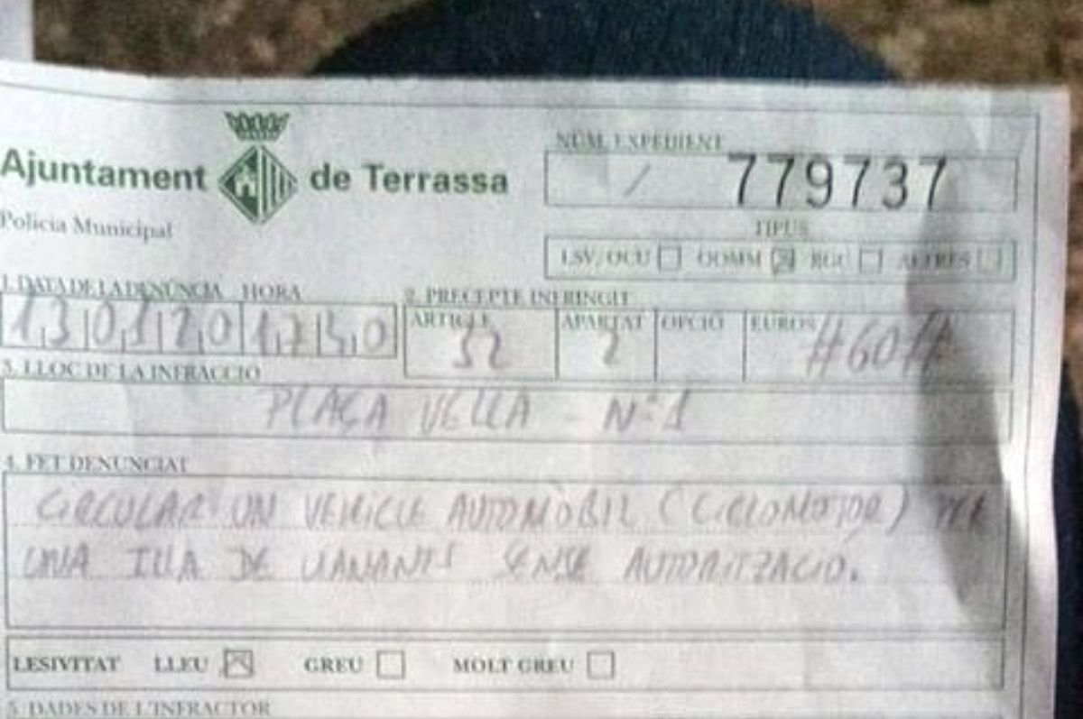 Multat amb 1.500 euros per anar en patinet pel centre de Terrassa