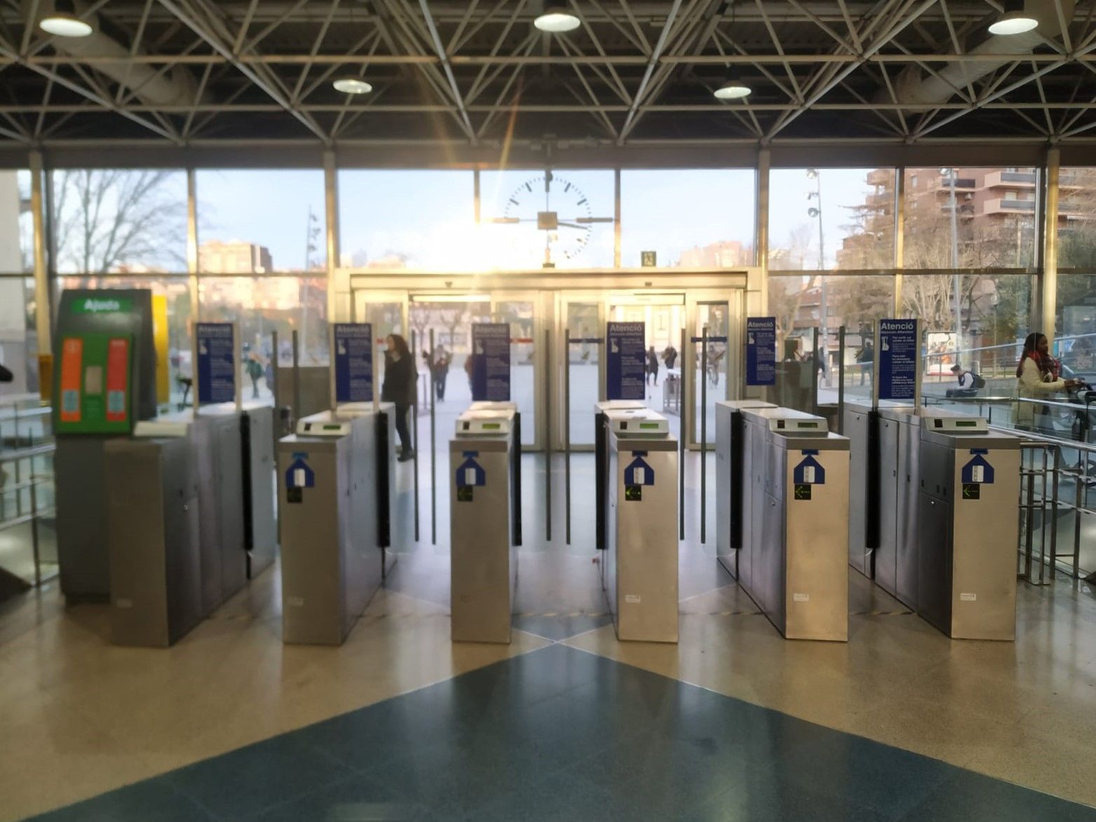 La T-Usual té una vigència de 30 dies i ofereix viatges il·limitats am l'objectiu de premiar els usuaris habituals de tren, autobús i tramvia. FOTO: RC La T-Usual té una vigència de 30 dies i ofereix viatges il·limitats am l'objectiu de premiar els usuaris habituals de tren, autobús i tramvia. FOTO: RC