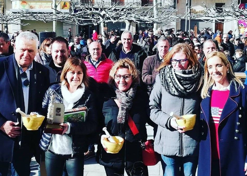 Lídia Prado amb el trofeu de guanyadora. FOTO: Facebook de Salses Fruits S&P