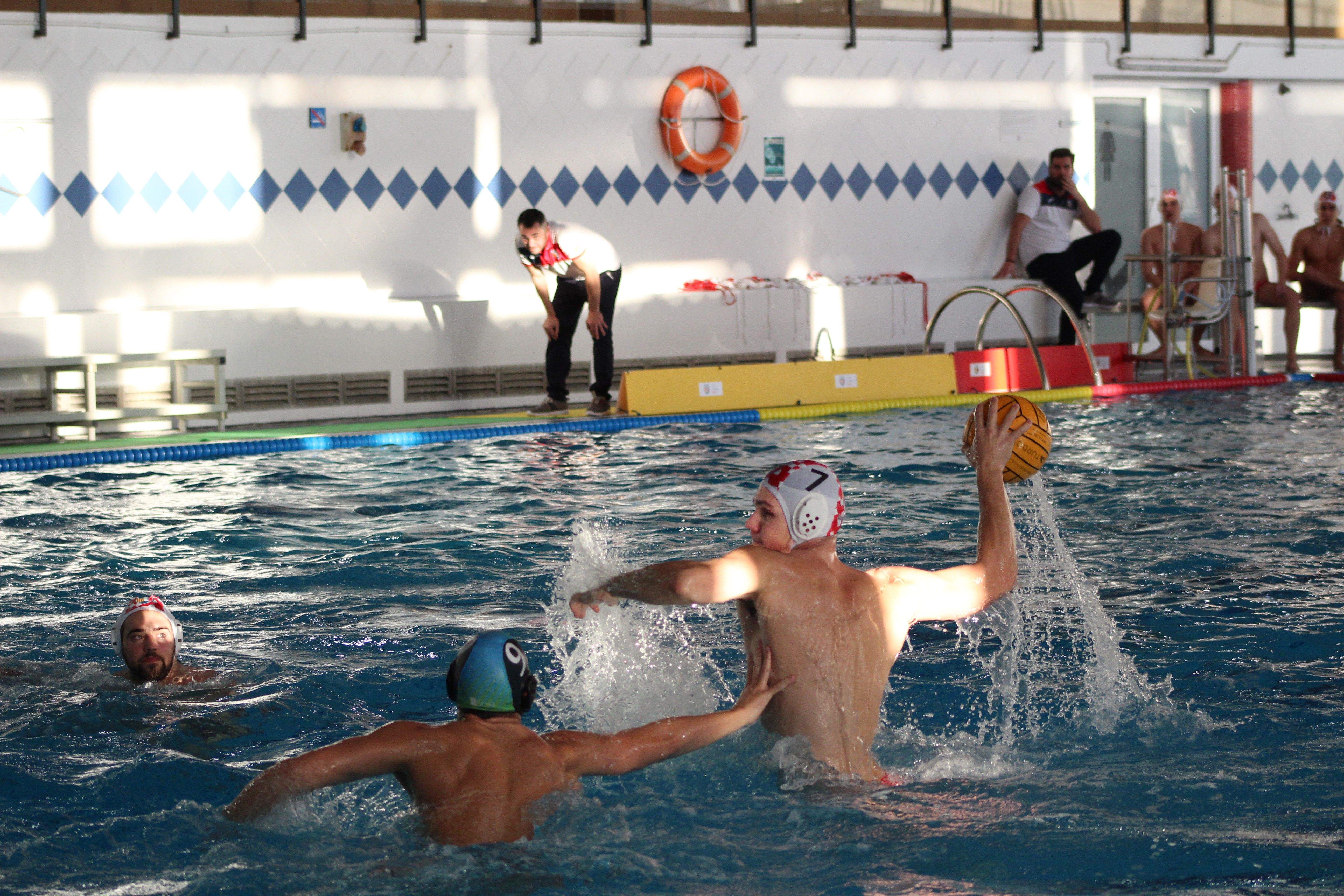 L’equip absolut de waterpolo masculí es va imposar al CN Helios de Saragossa. FOTO: Cedida