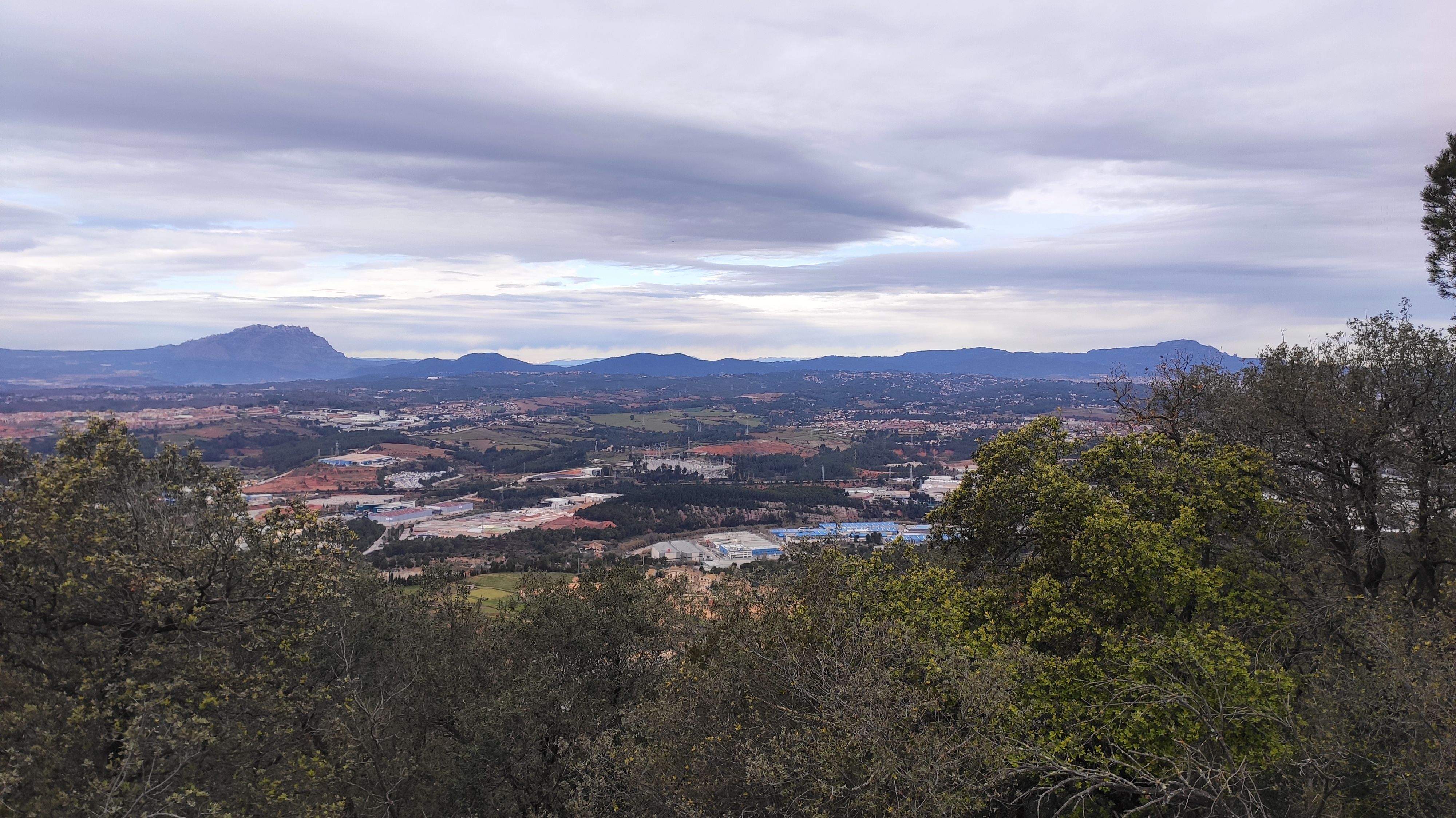 Vistes des del cim del Puig Madrona. FOTO: Redacció Vistes des del cim del Puig Madrona. FOTO: Redacció
