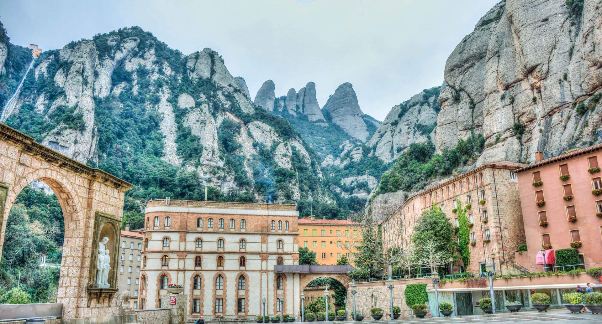 La travessa fins a Montserrat es farà per camins i corriols. FOTO: Pixabay