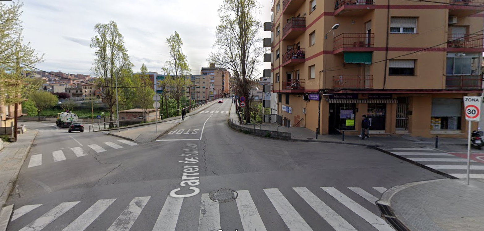Perspectiva de la cruïlla entre l’avinguda de Castellbisbal, el pont de Can Sant Joan i el carrer de les Casetes de Can Fatjó. FONT: Google Maps